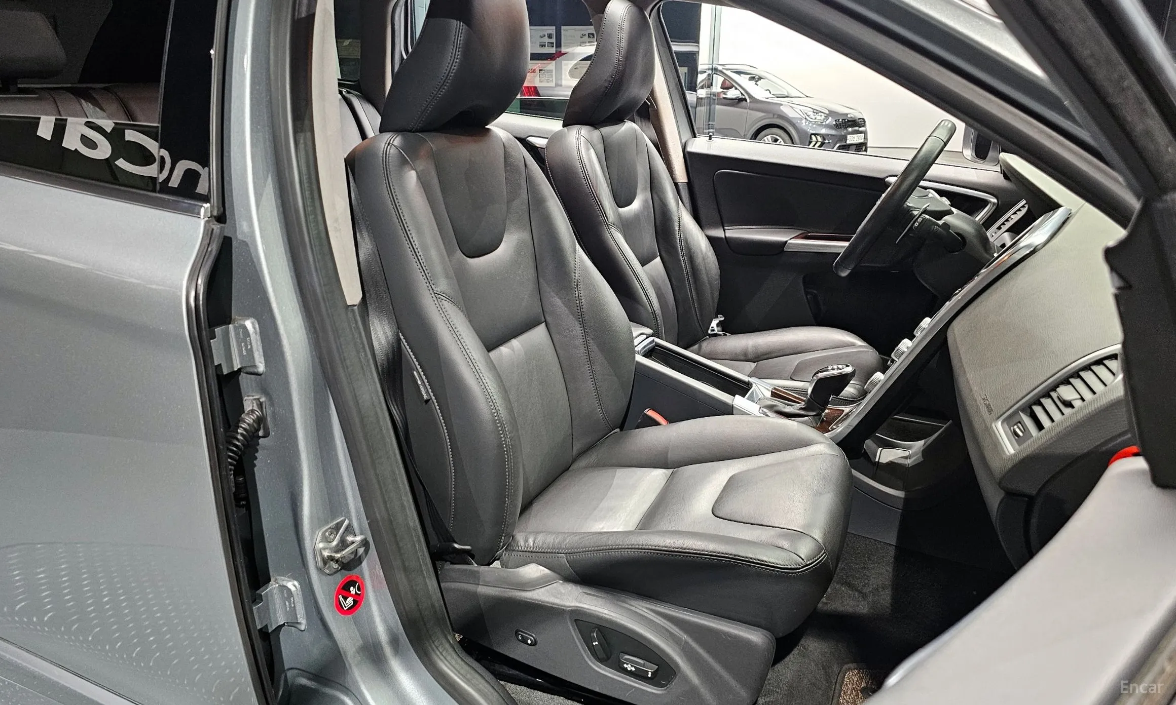 Volvo XC60 превью 10