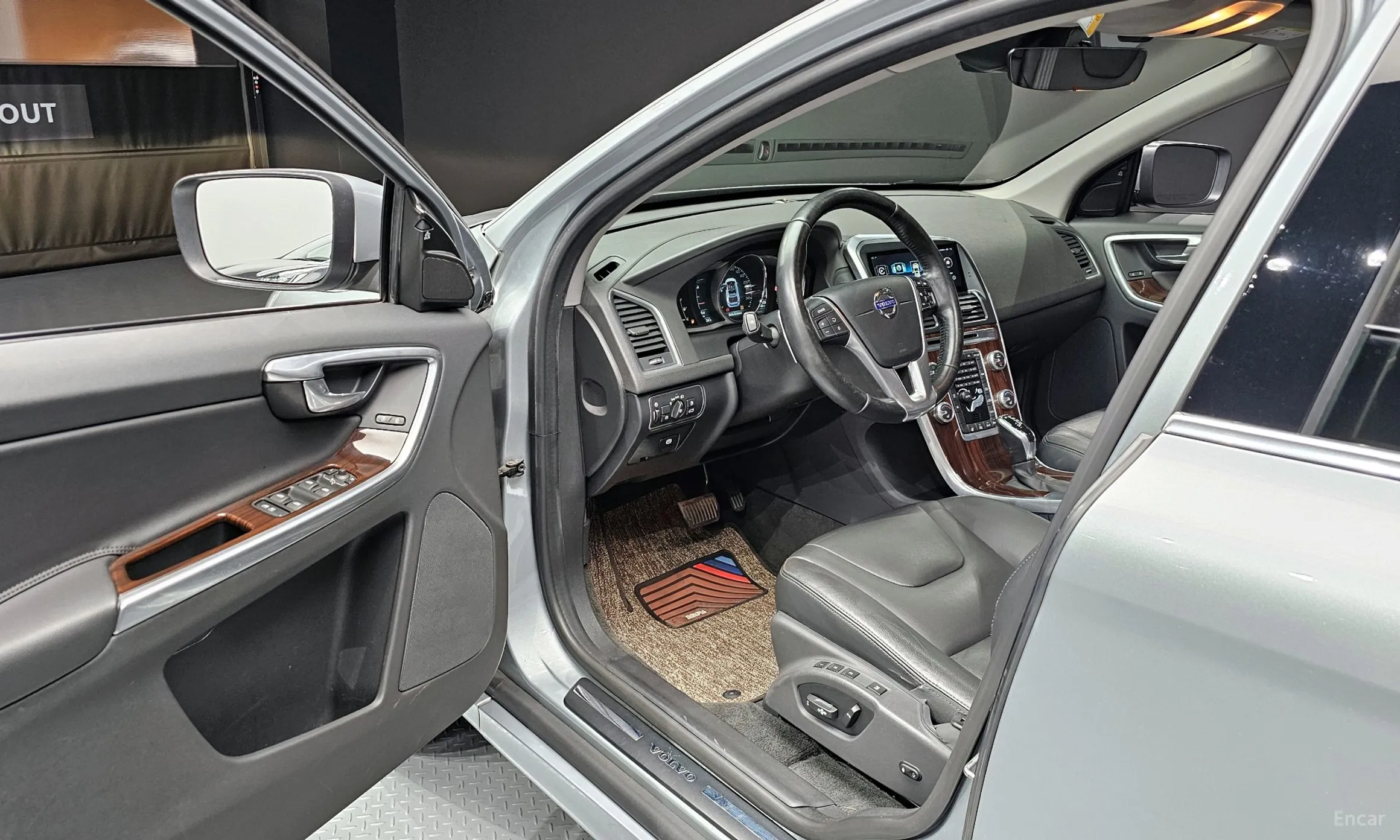 Volvo XC60 превью 11