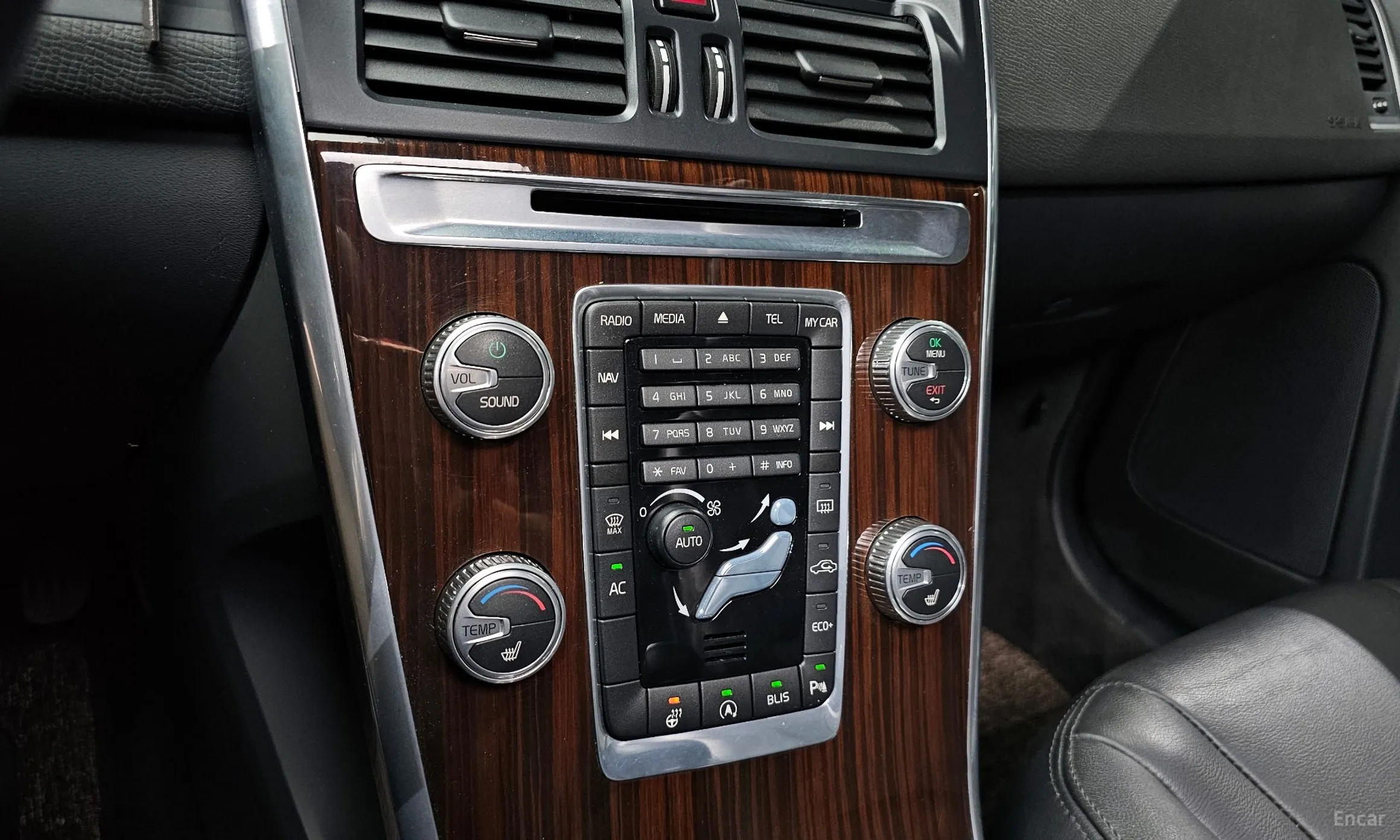 Volvo XC60 превью 18