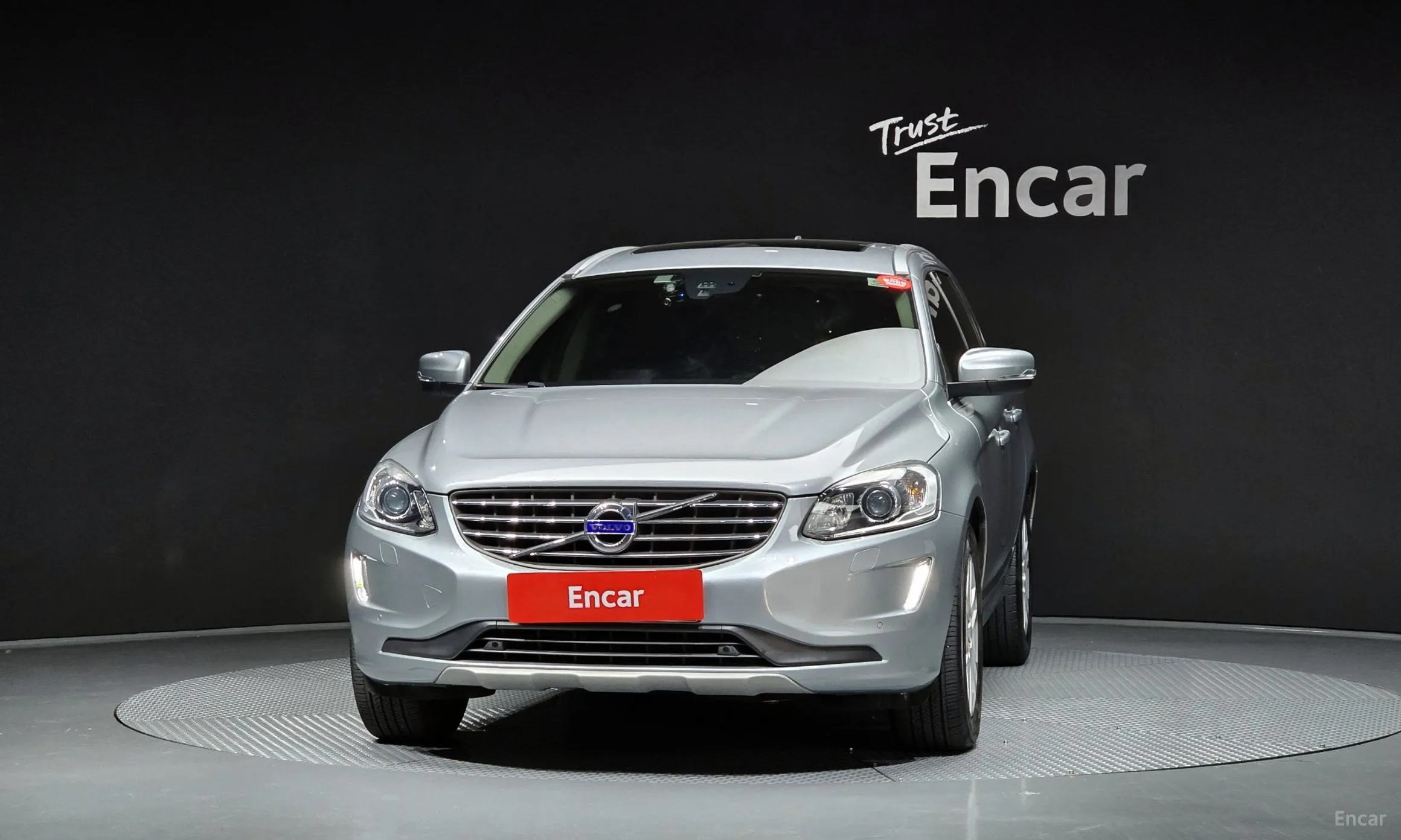Volvo XC60 превью 3