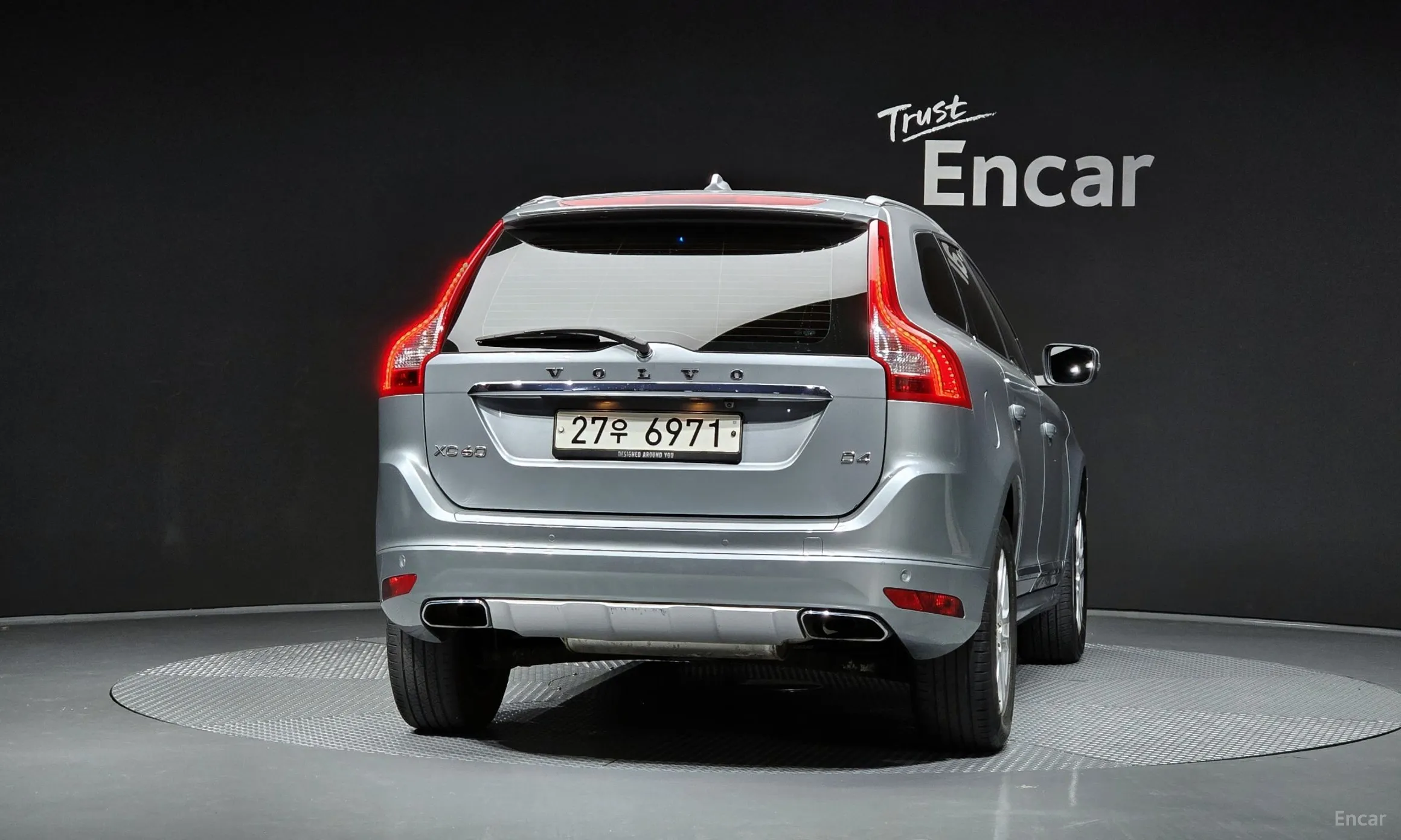 Volvo XC60 превью 4