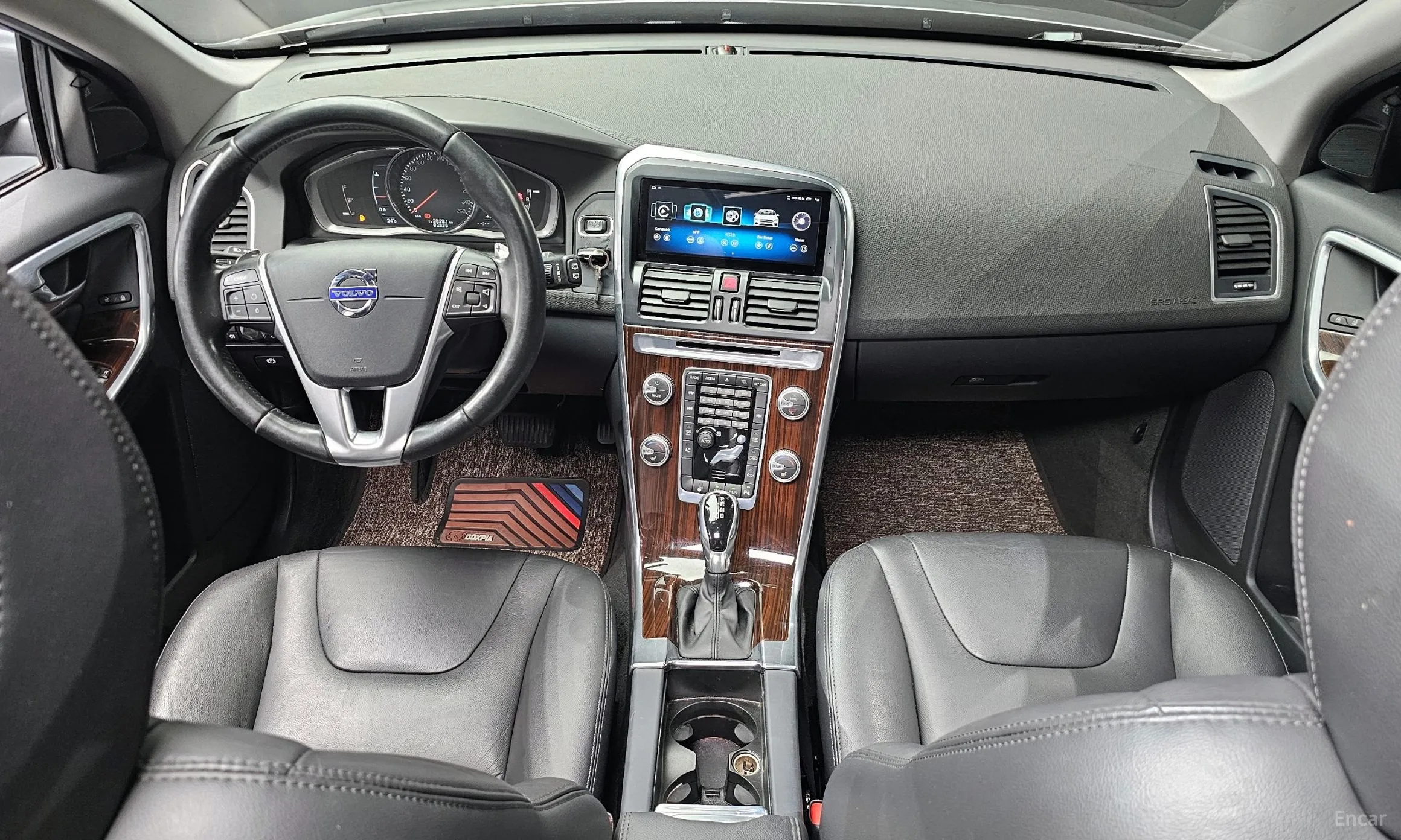Volvo XC60 превью 7