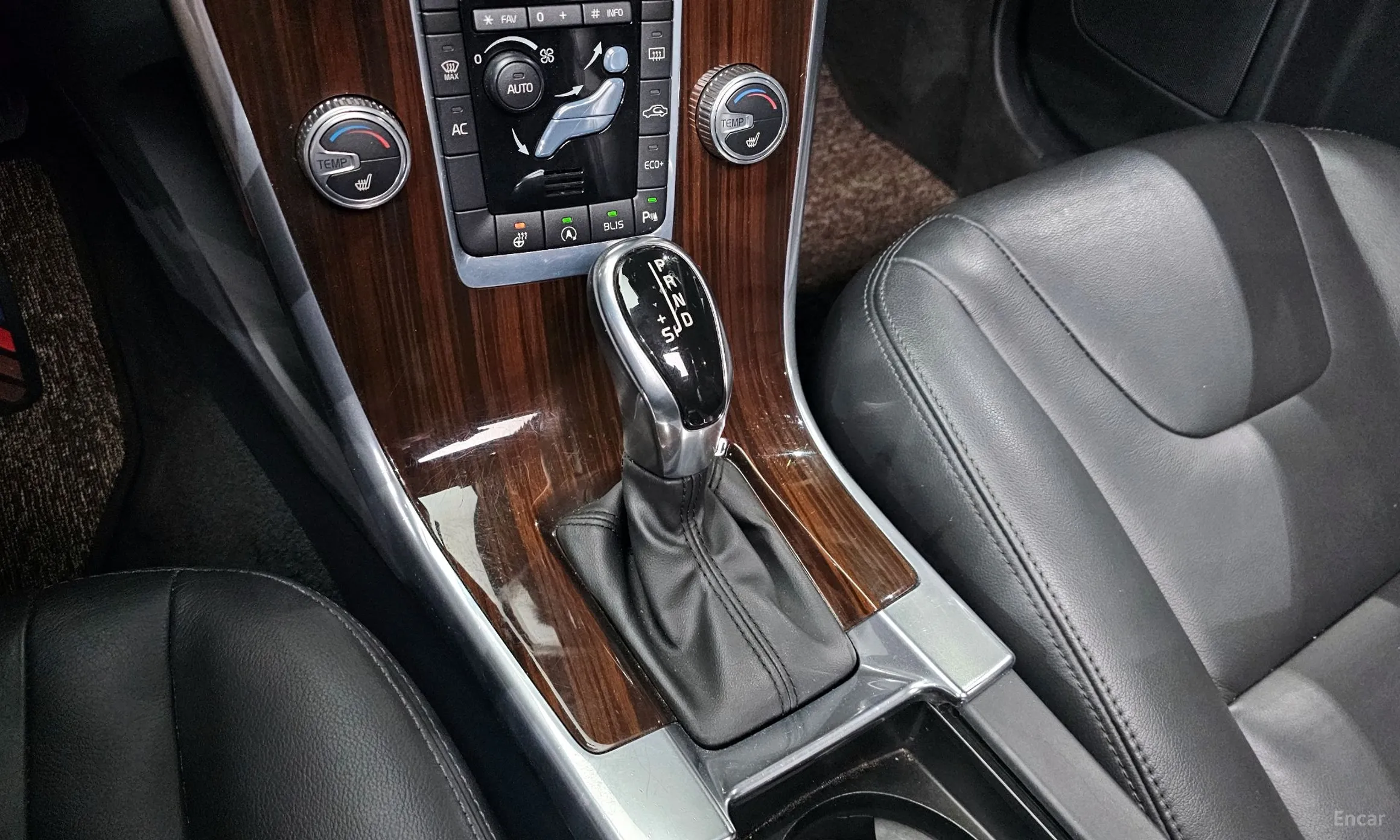 Volvo XC60 превью 9
