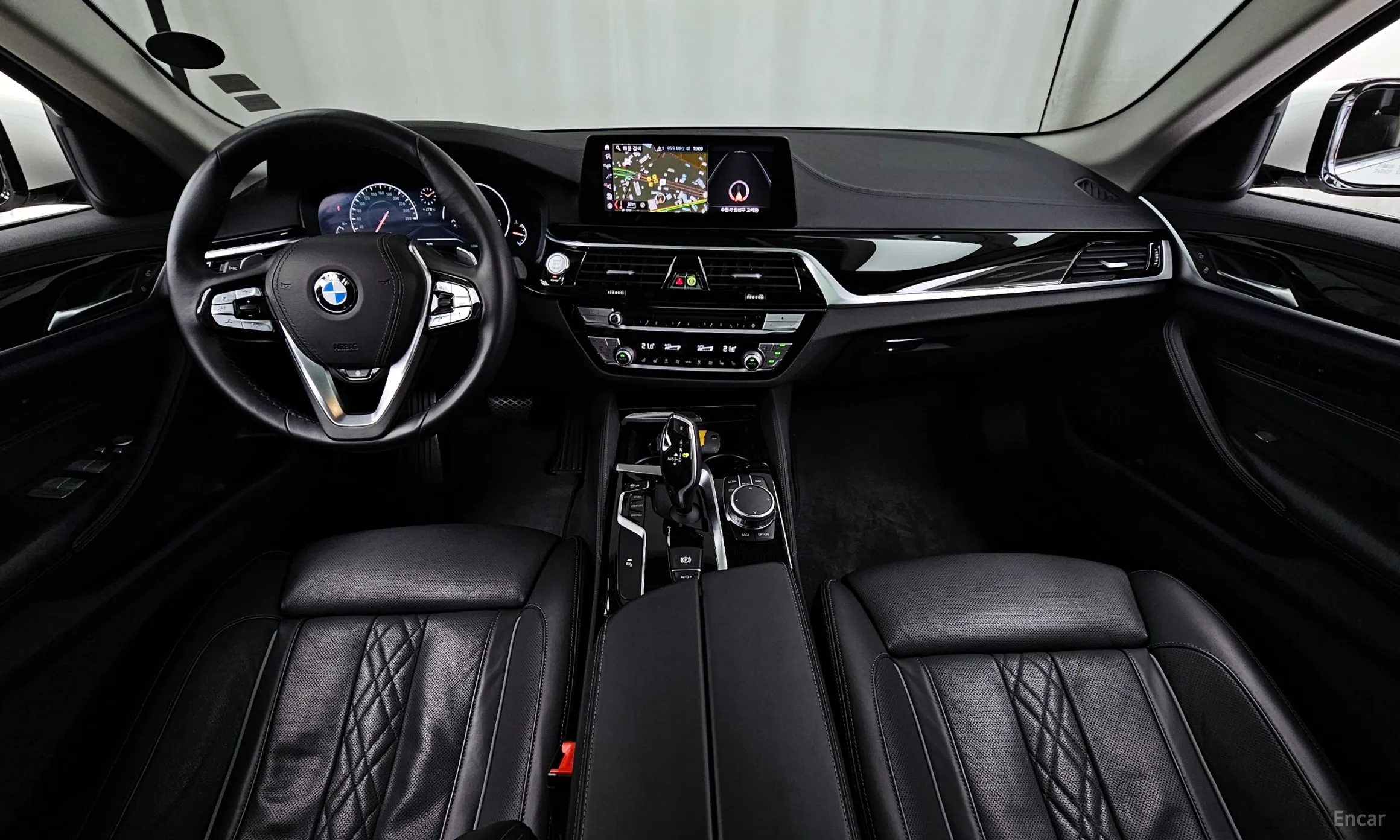 BMW 5 Series (G30) превью 4