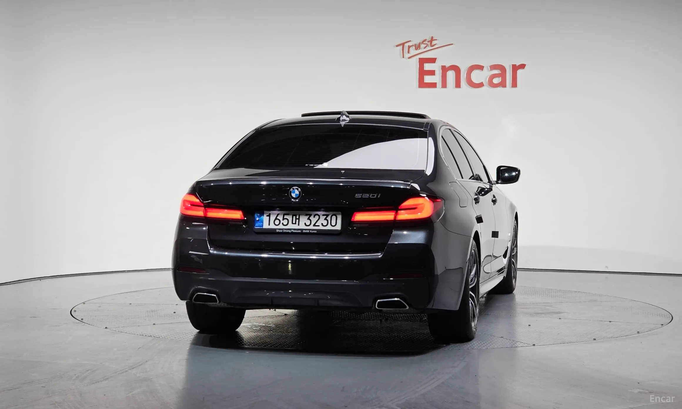 BMW 5 Series (G30) превью 3