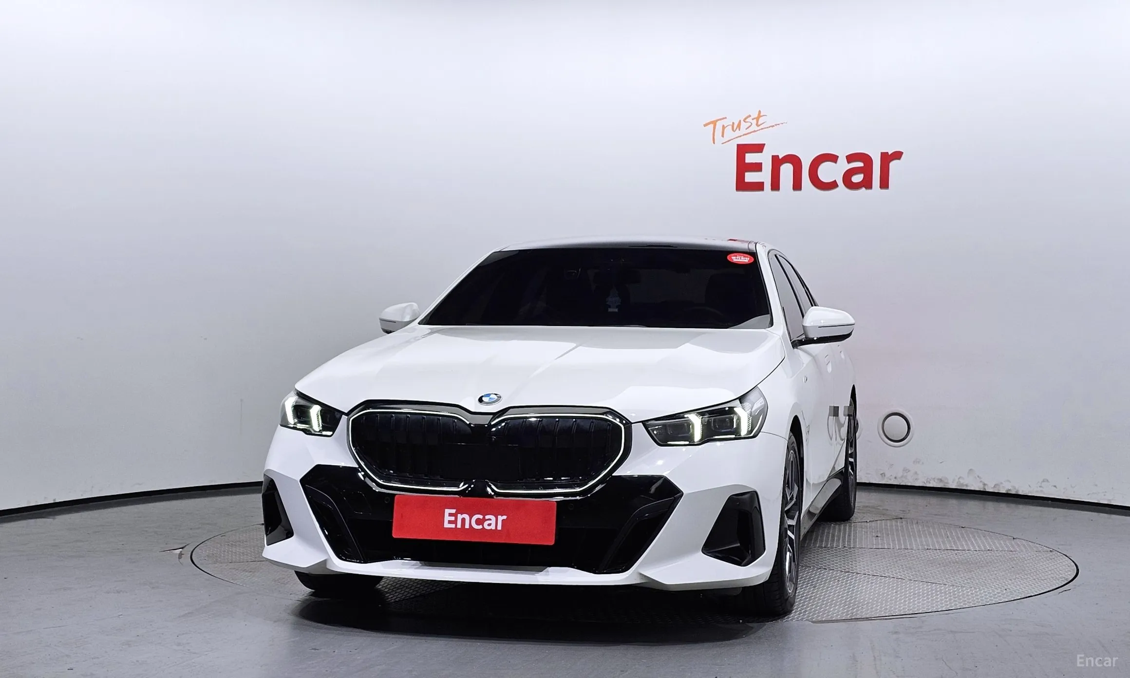 BMW 5 Series (G60) превью 2
