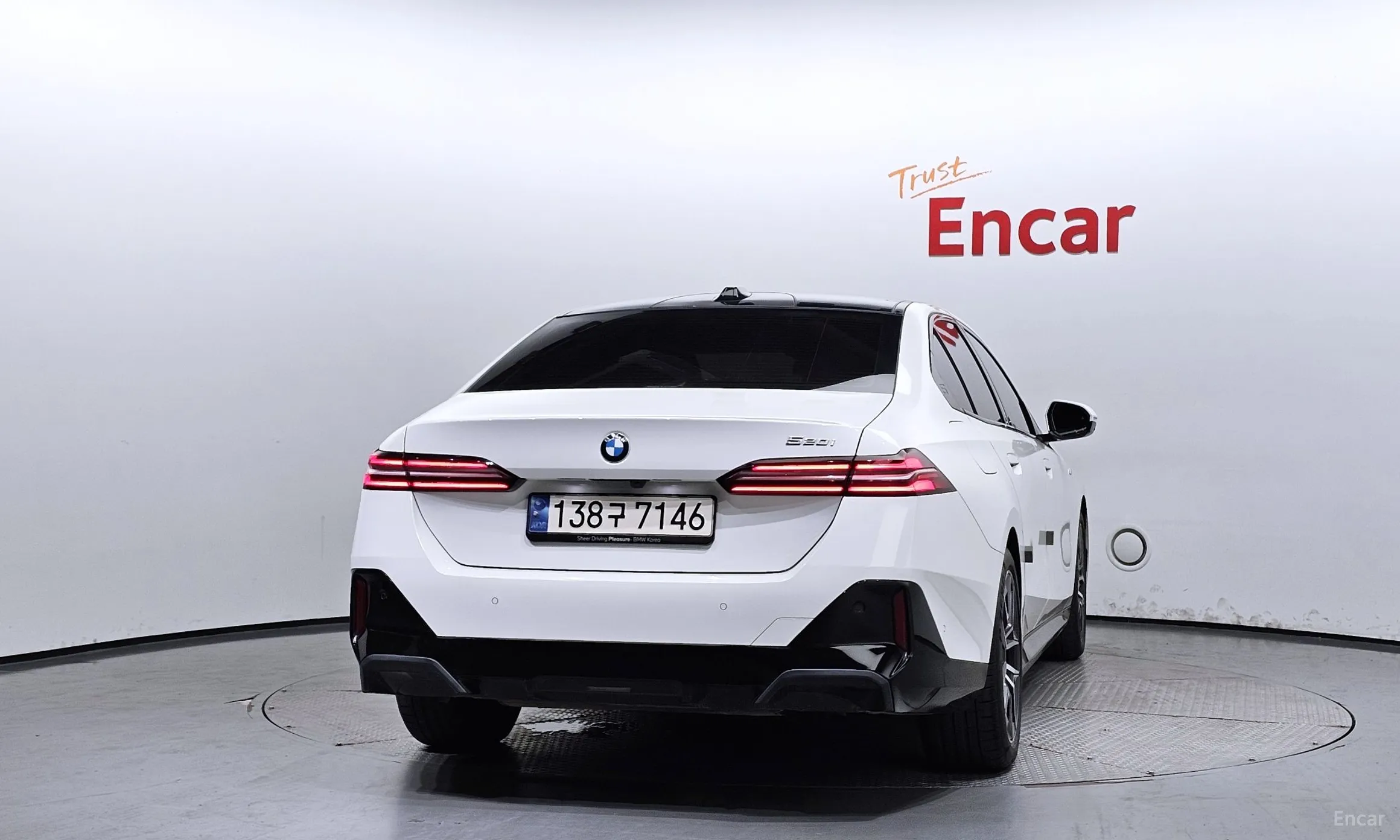 BMW 5 Series (G60) превью 3