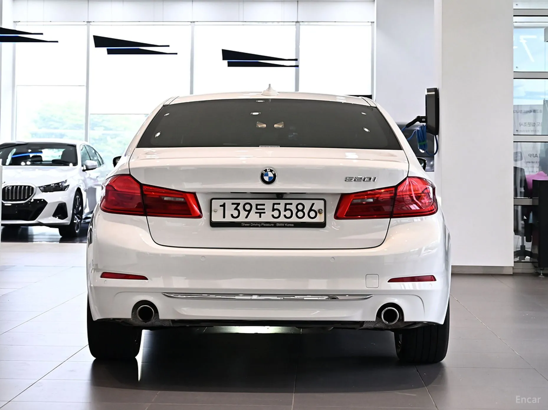 BMW 5 Series (G30) превью 3