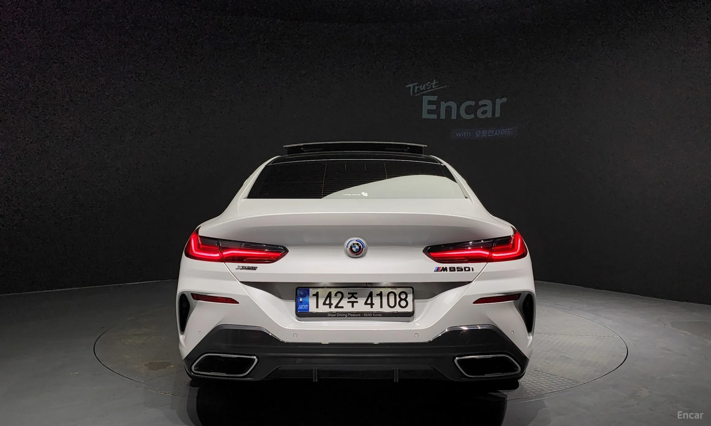 BMW 8-series (G15) превью 3