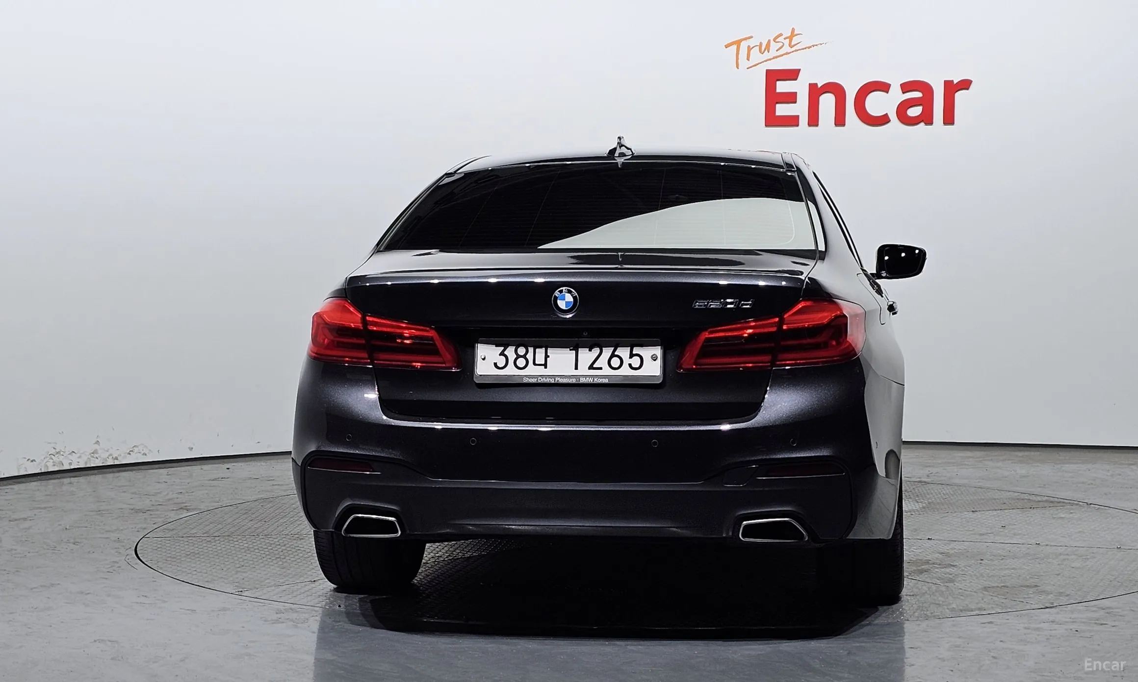 BMW 5 Series (G30) превью 3