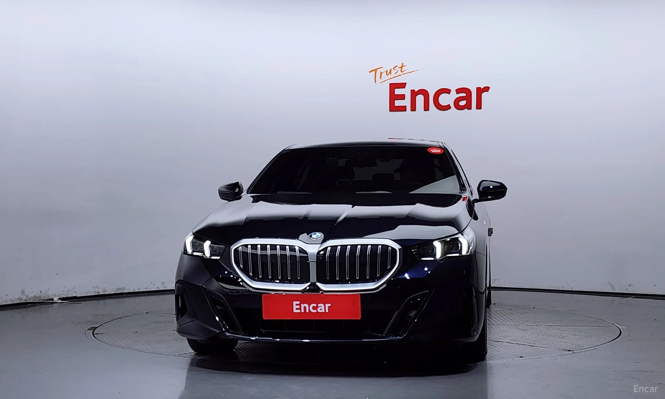 BMW 5 Series (G60) превью 2