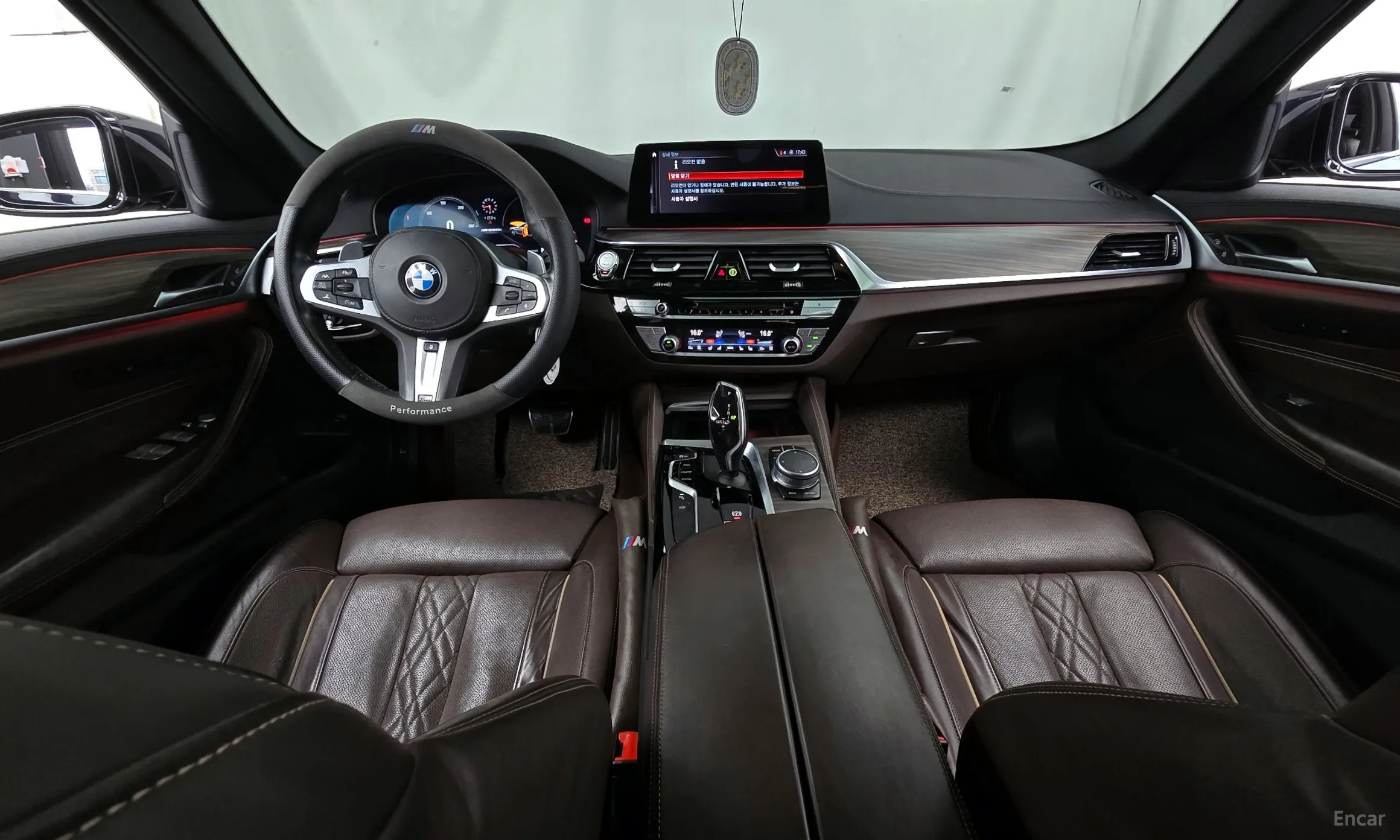 BMW 5 Series (G30) превью 4