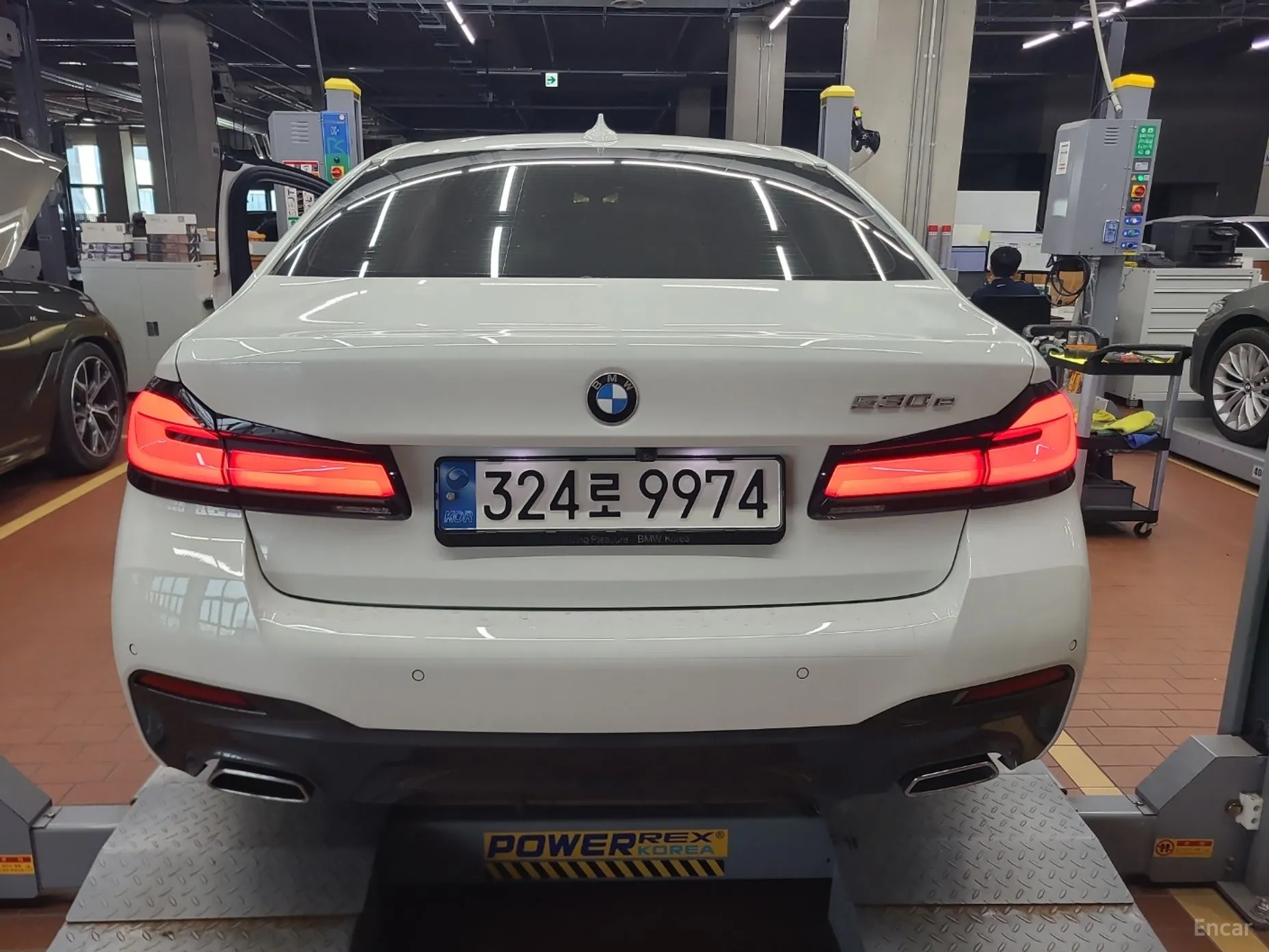 BMW 5 Series (G30) превью 3