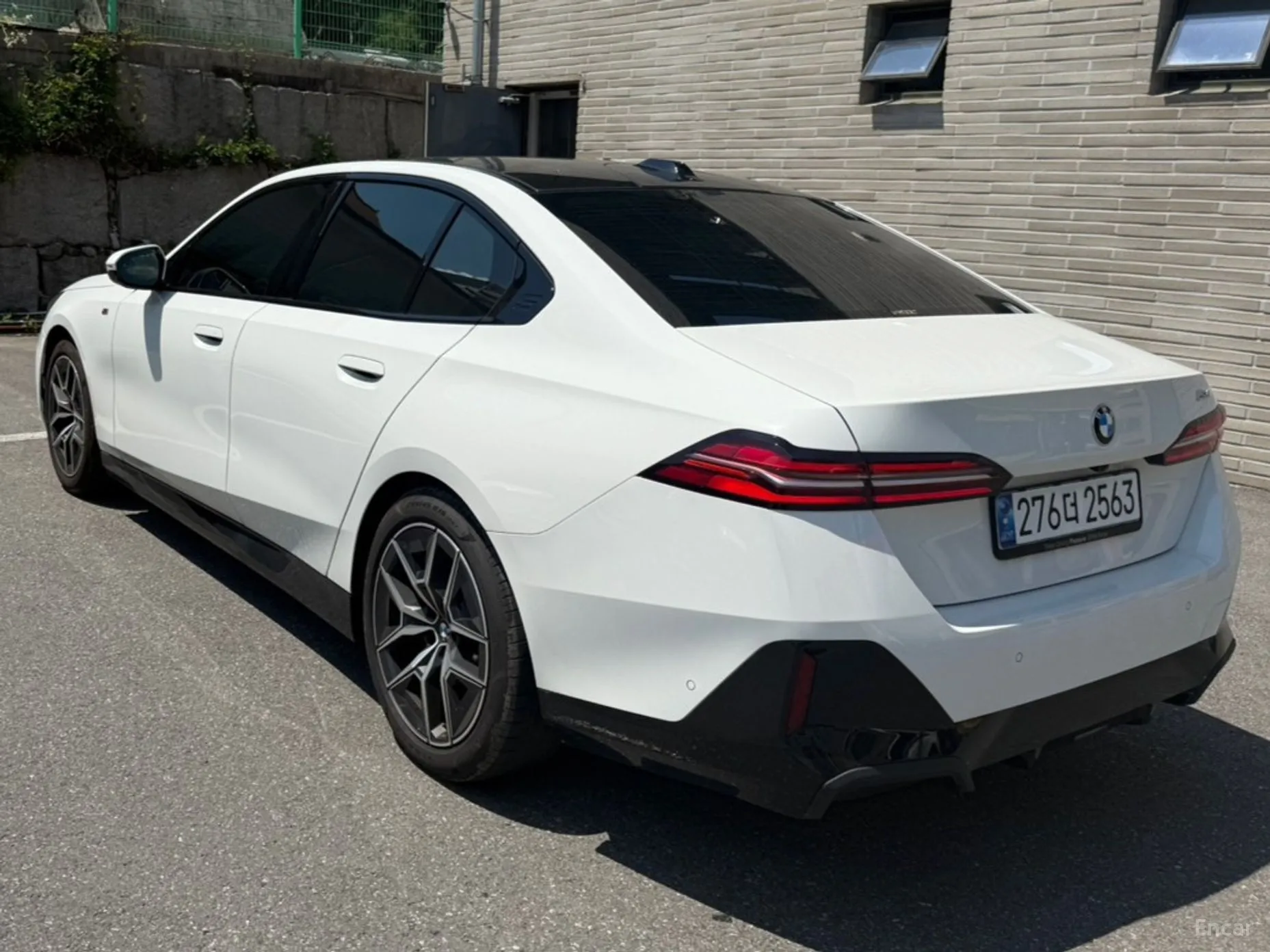 BMW 5 Series (G60) превью 3