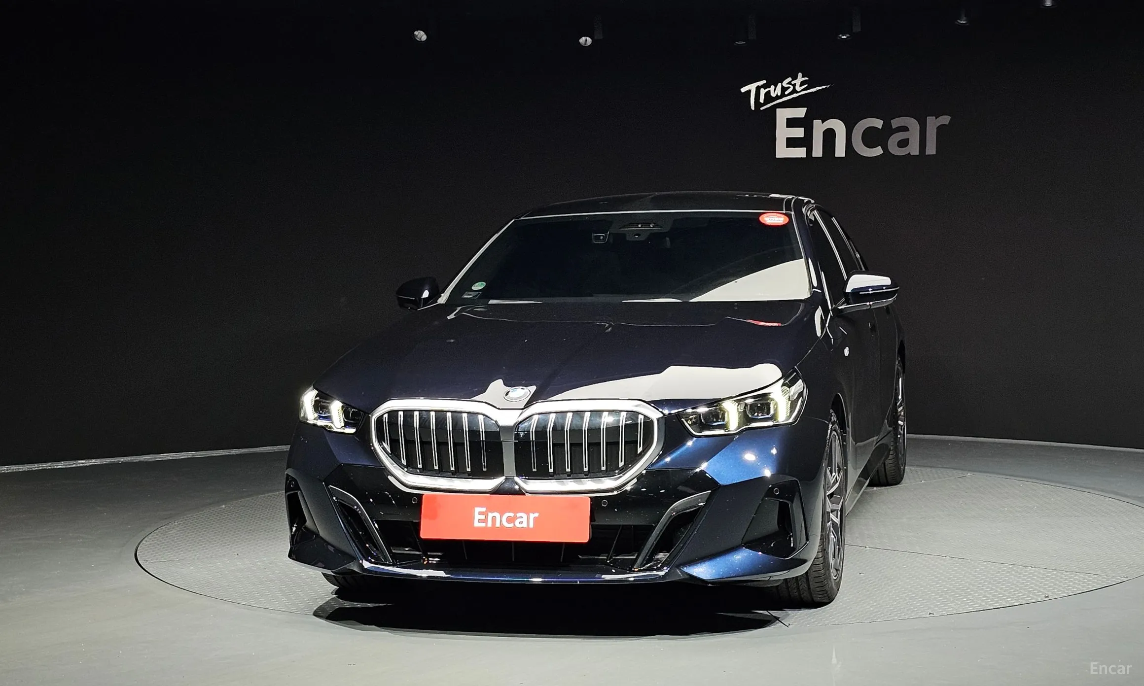 BMW 5 Series (G60) превью 2