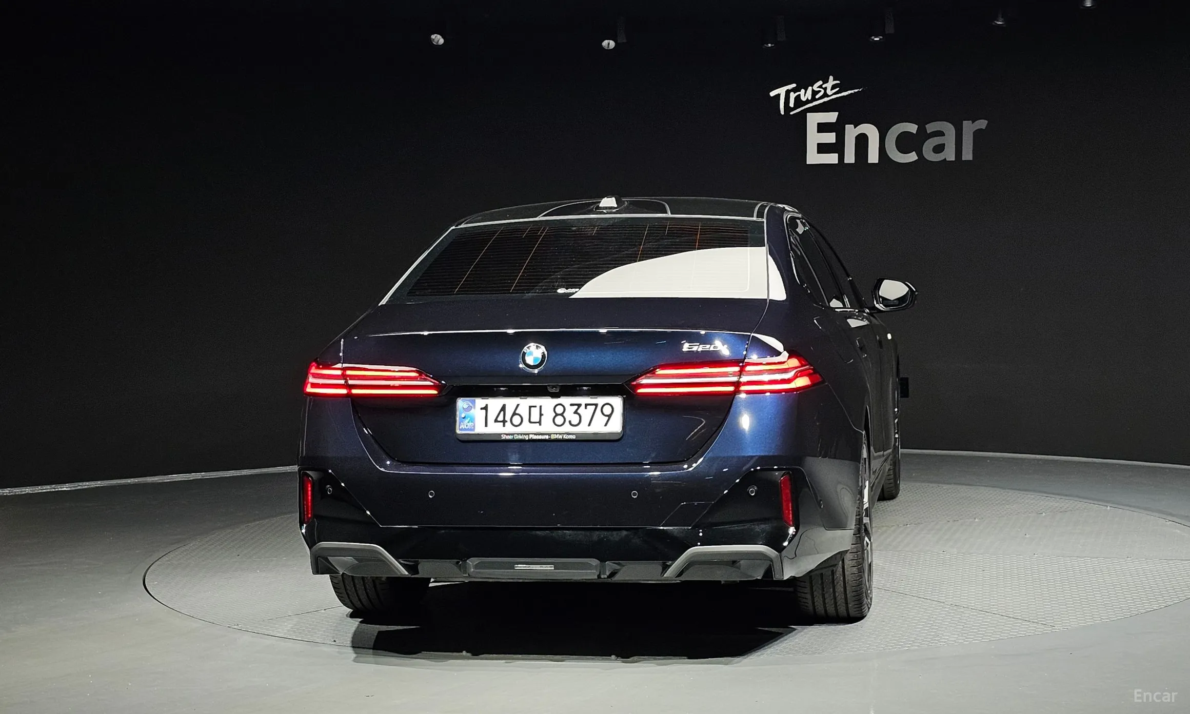 BMW 5 Series (G60) превью 3