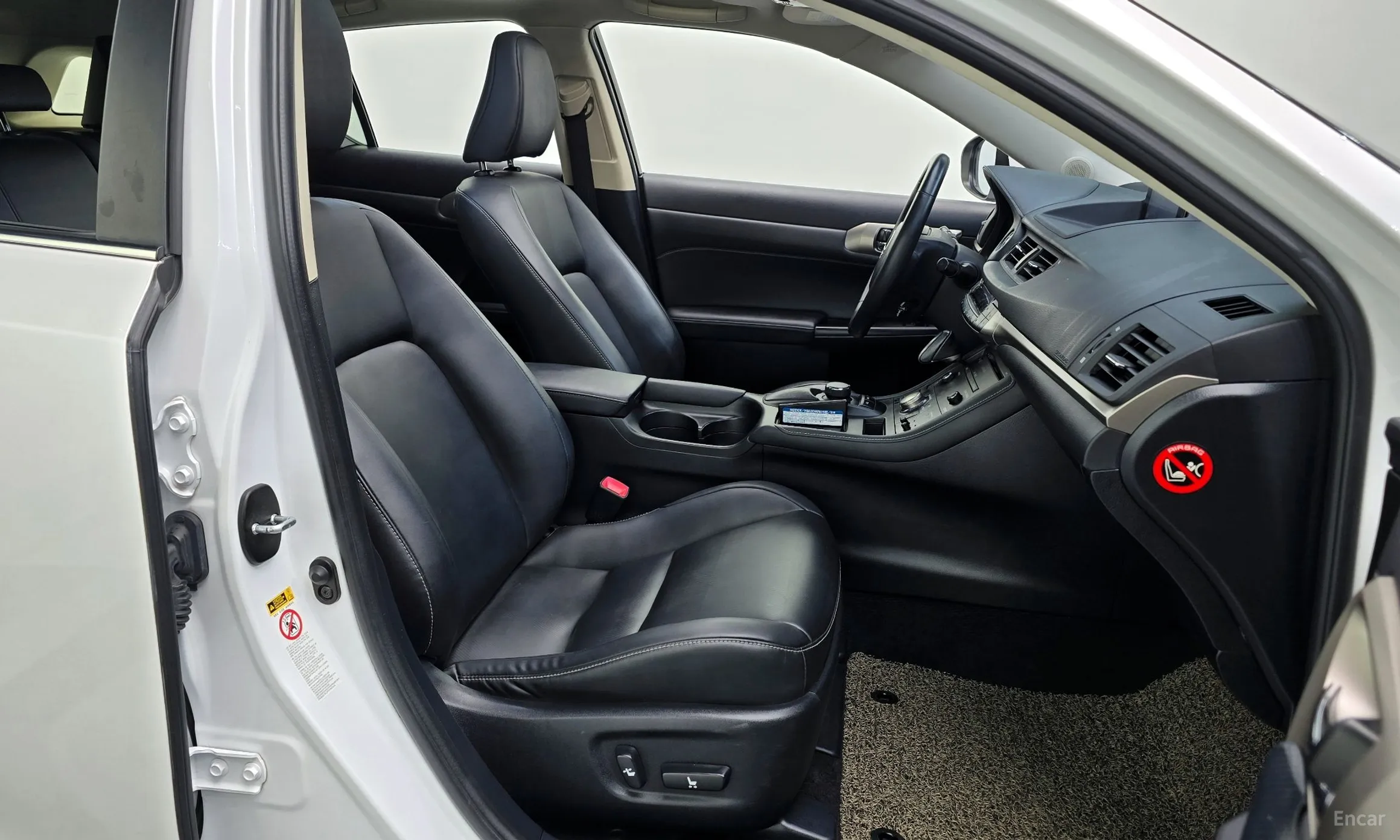 Lexus CT200h превью 10