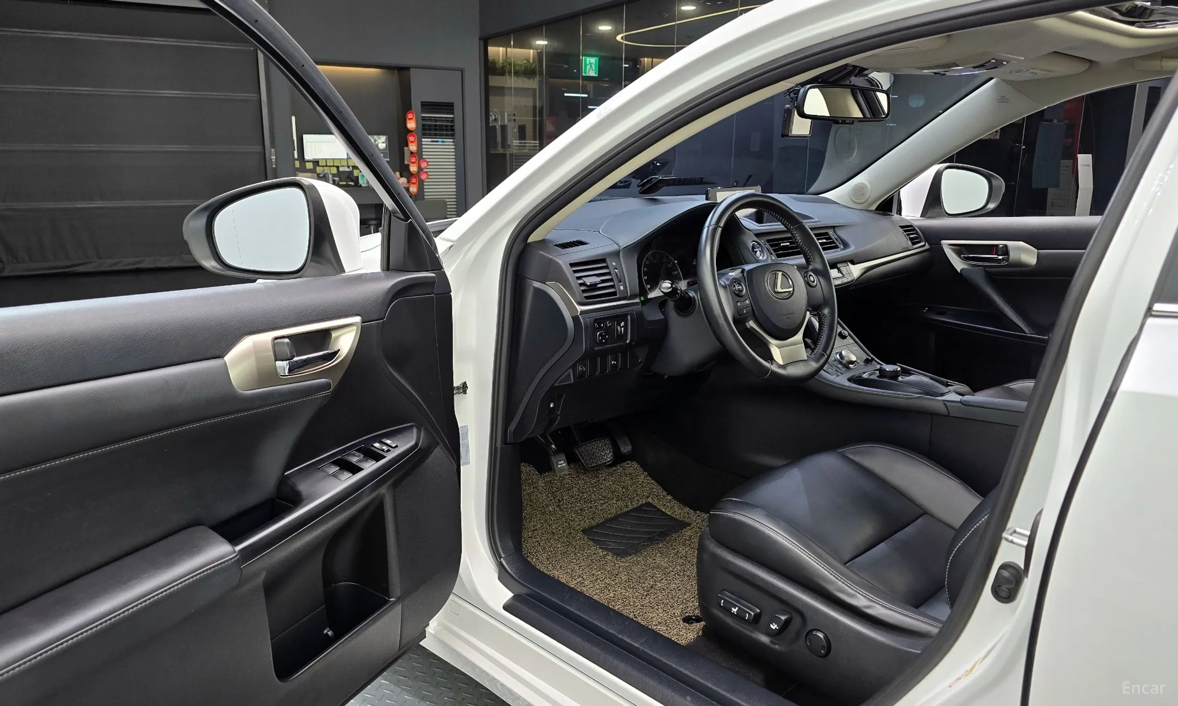 Lexus CT200h превью 11