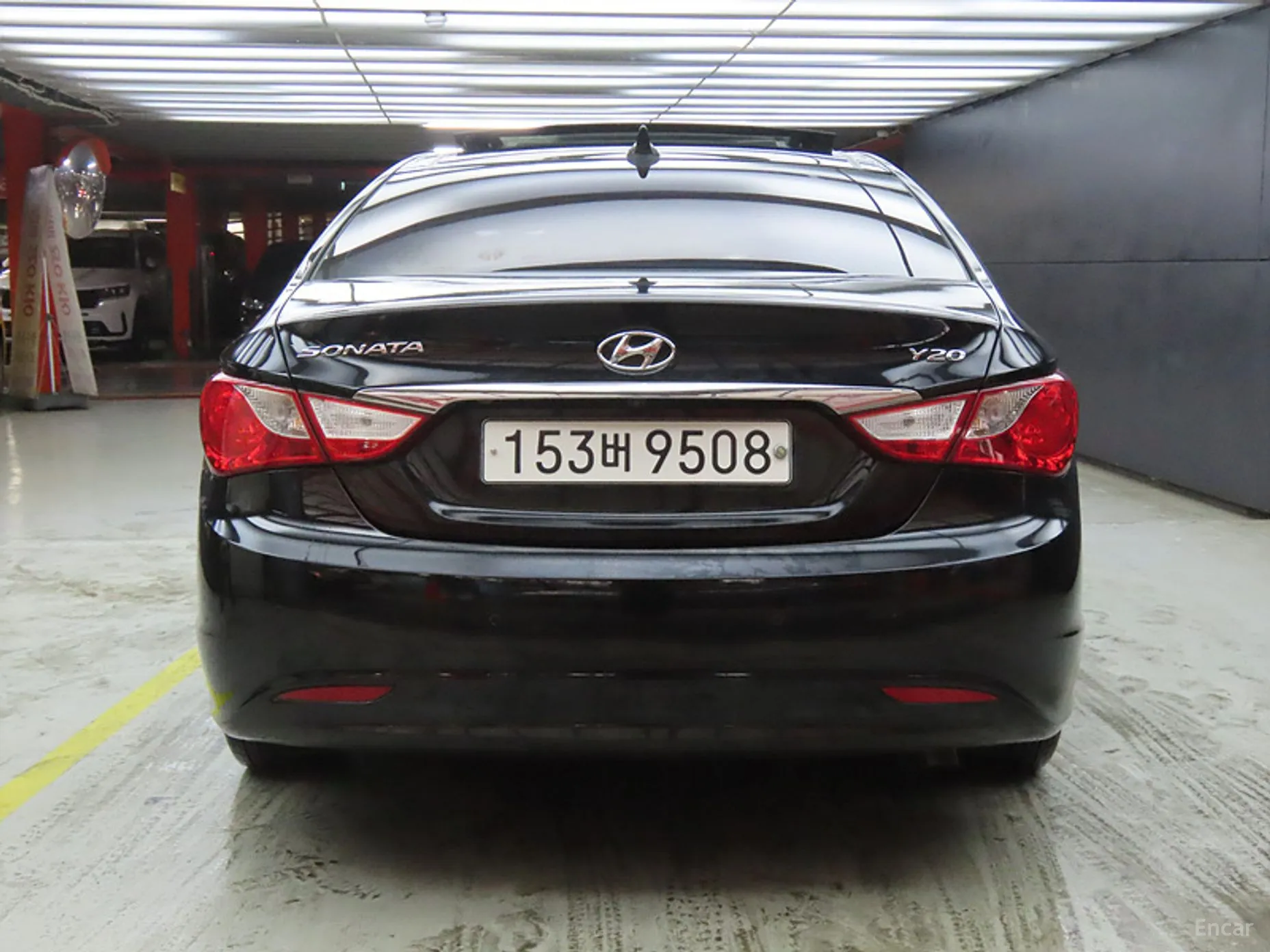 Hyundai YF Sonata превью 3