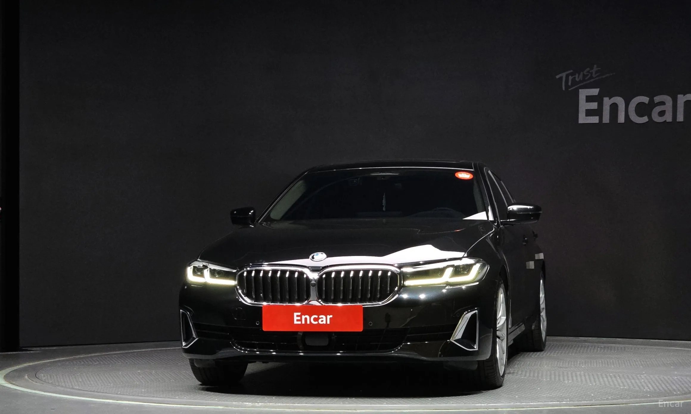 BMW 5 Series (G30) превью 2