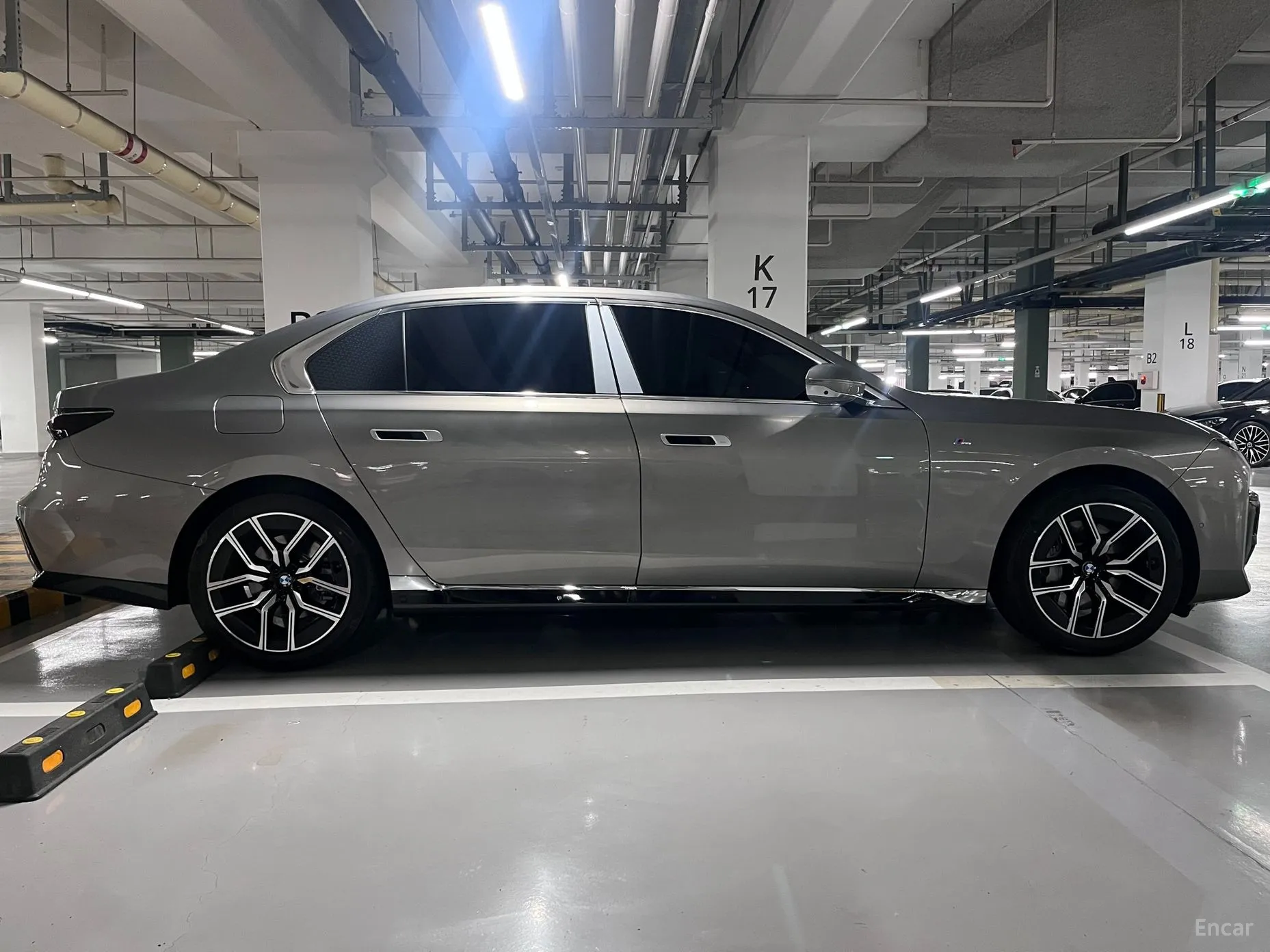 BMW 7 Series (G70) превью 3