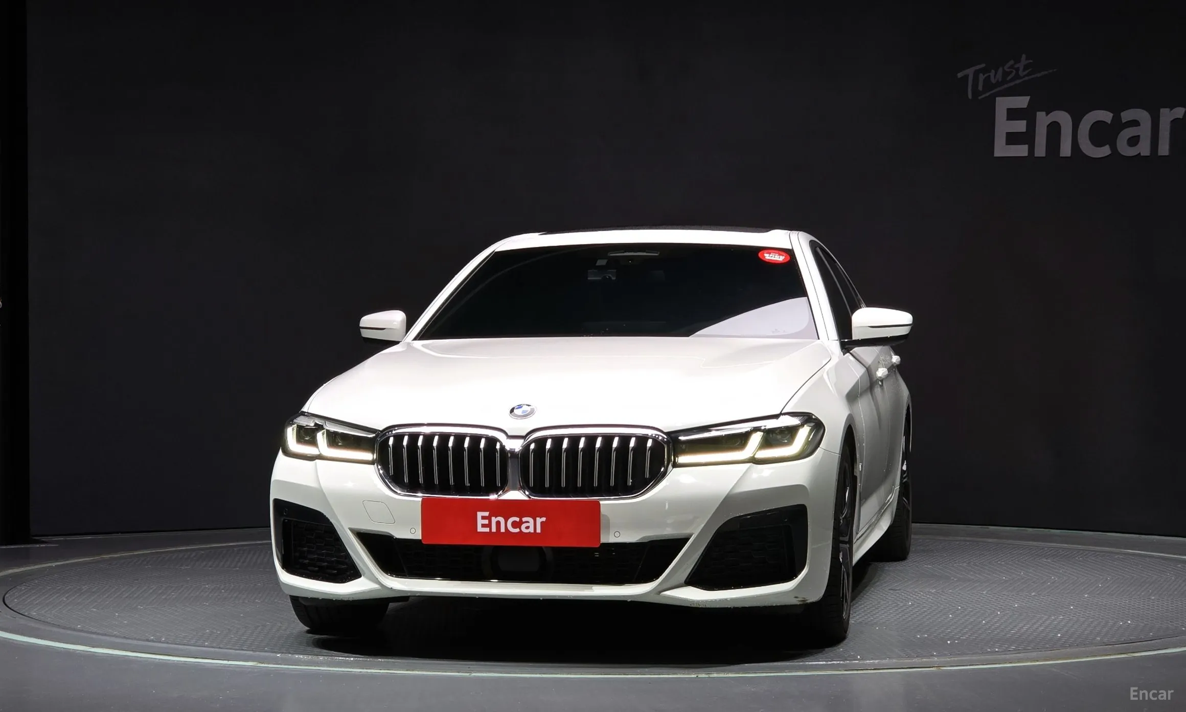 BMW 5 Series (G30) превью 2