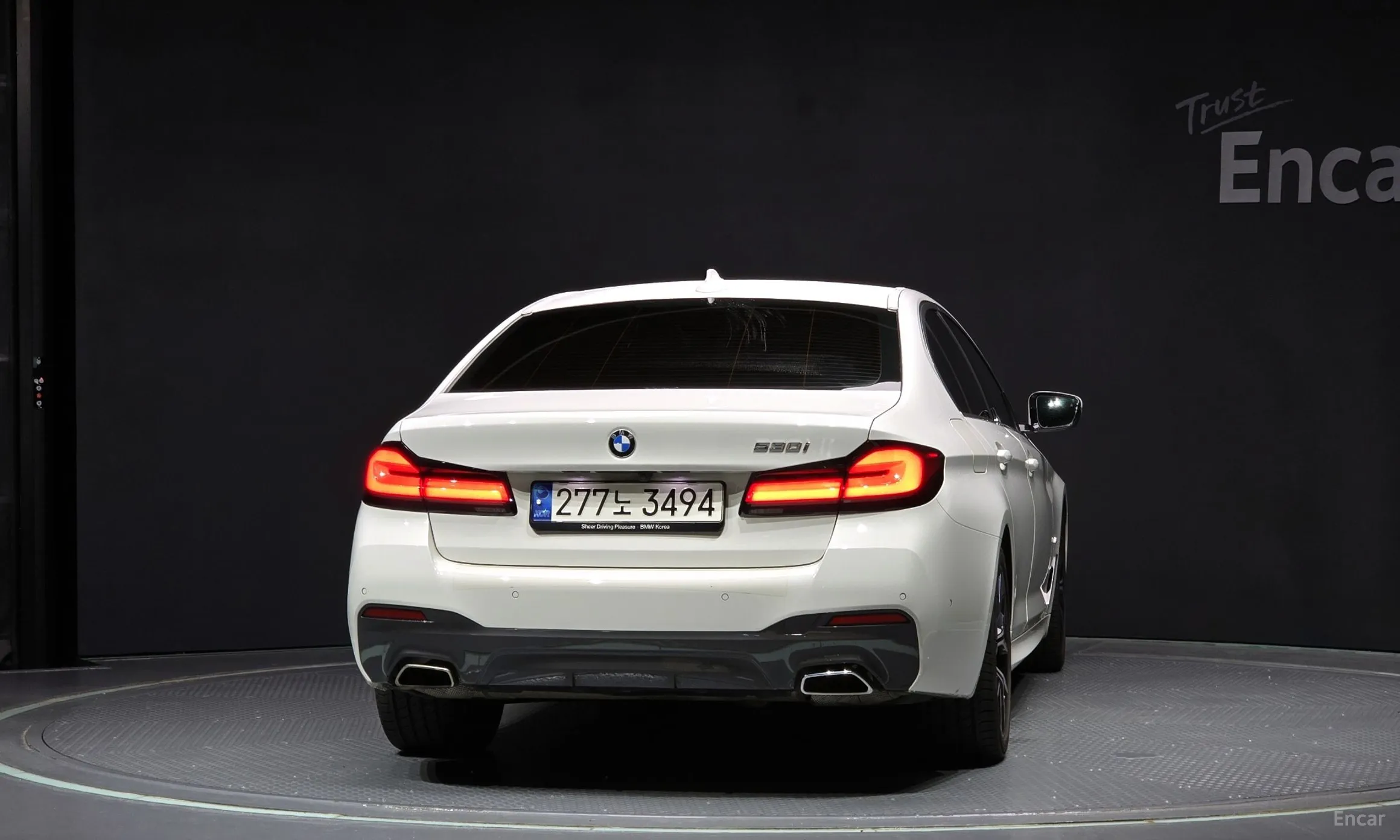 BMW 5 Series (G30) превью 3