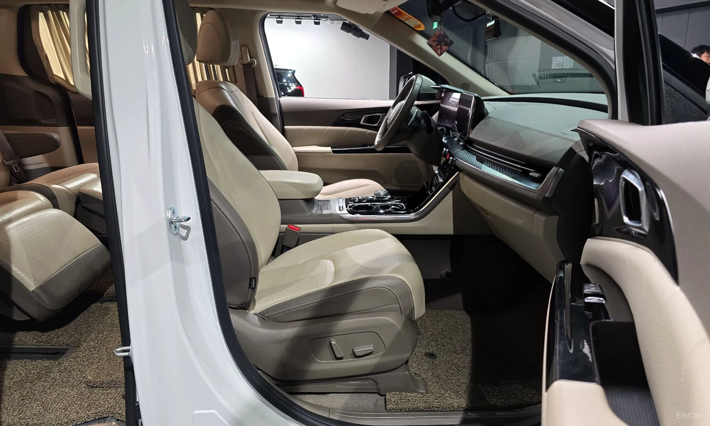 Kia Carnival Gen 4 превью 11