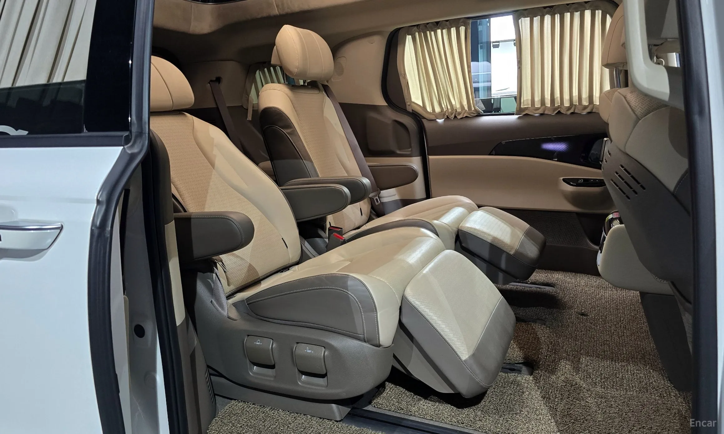 Kia Carnival Gen 4 превью 12