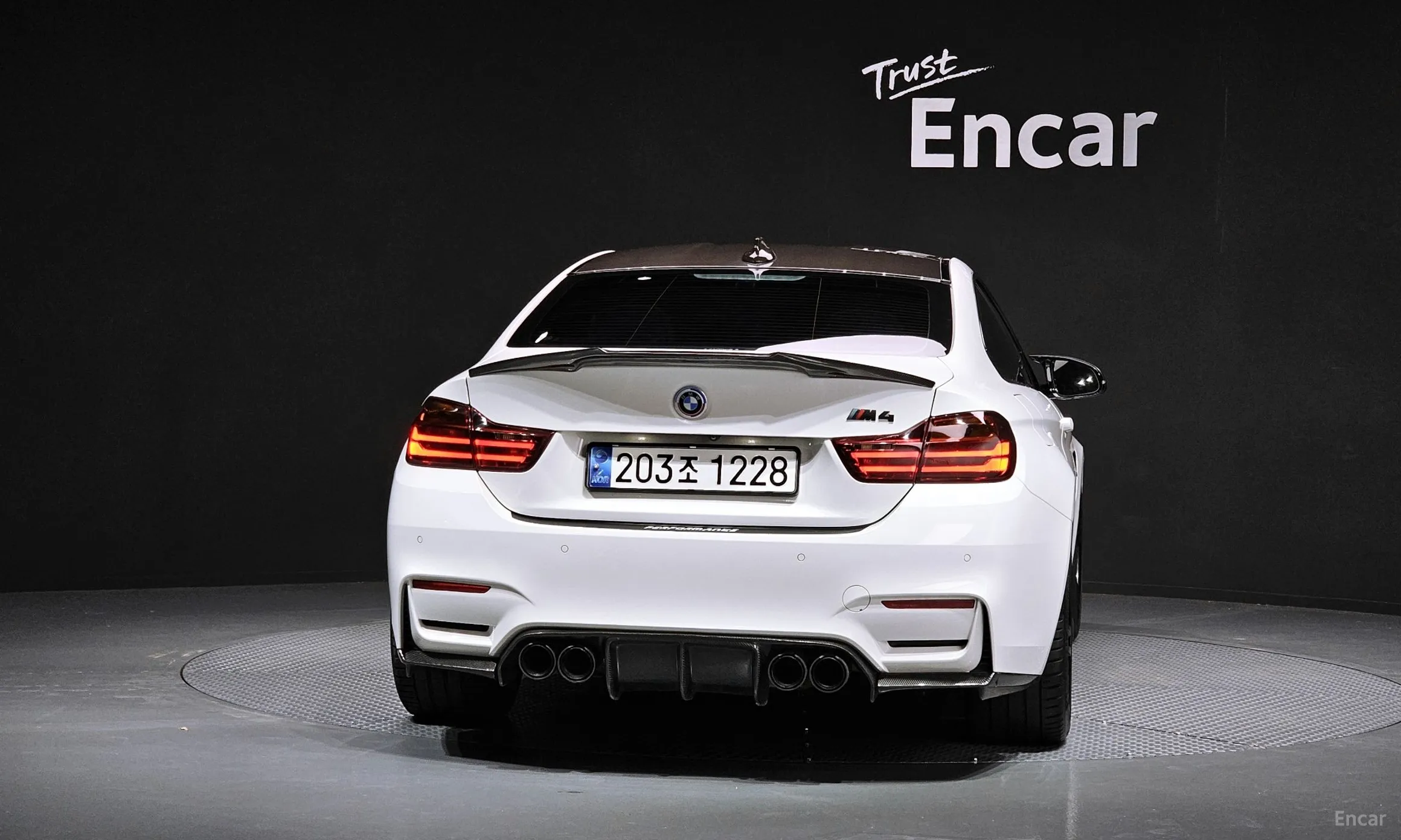 BMW M4 (F82) превью 3