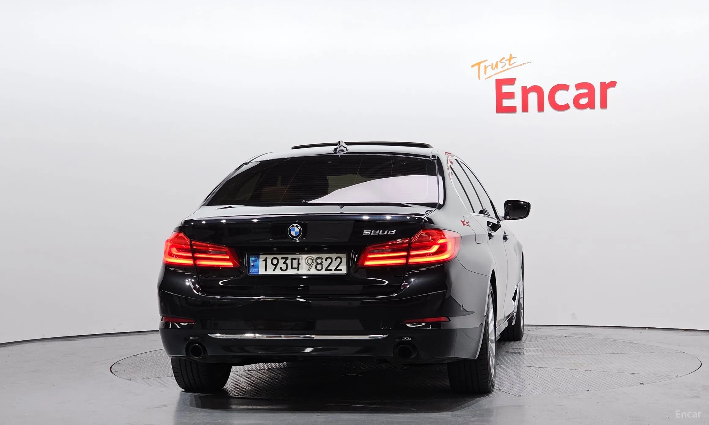 BMW 5 Series (G30) превью 3