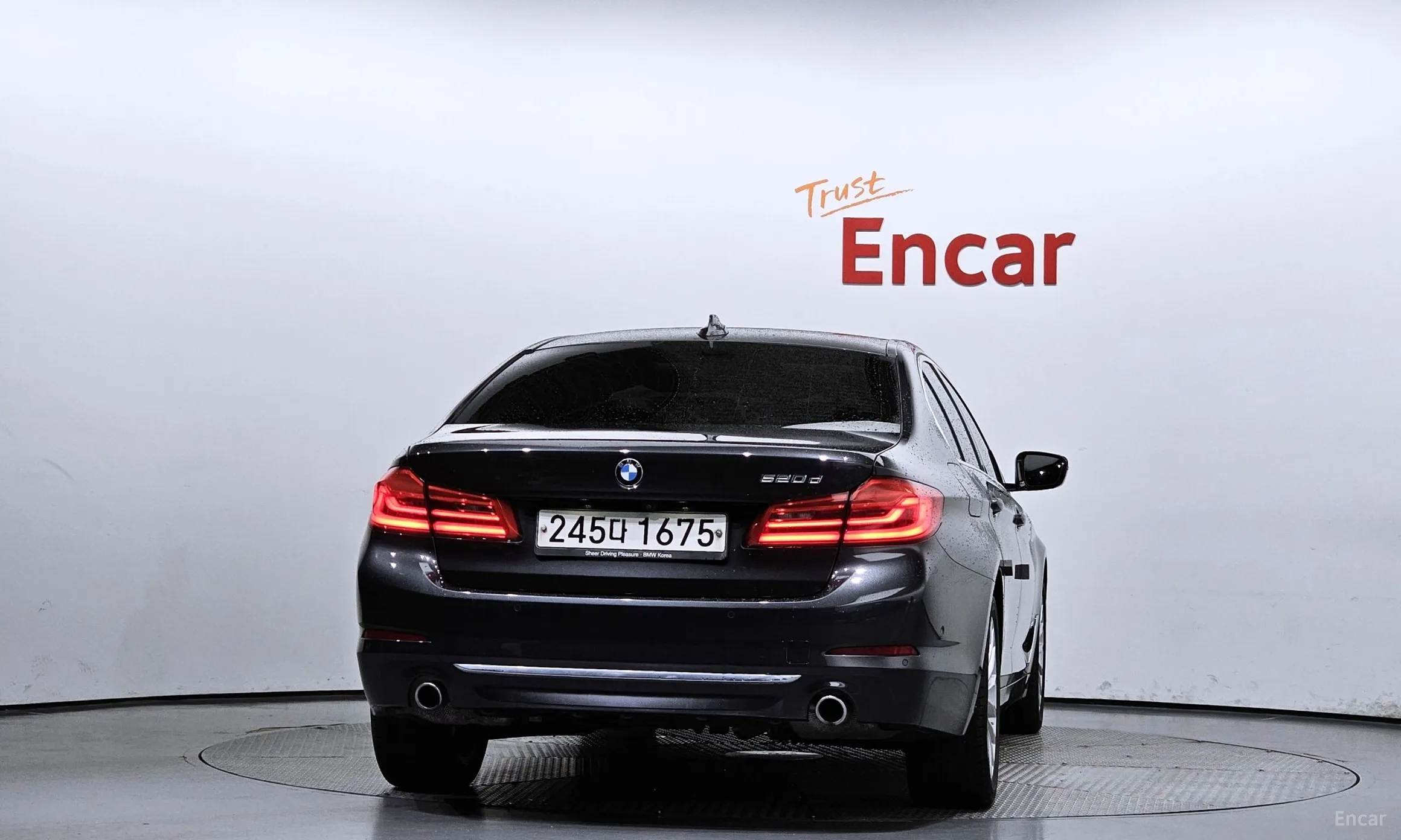 BMW 5 Series (G30) превью 3