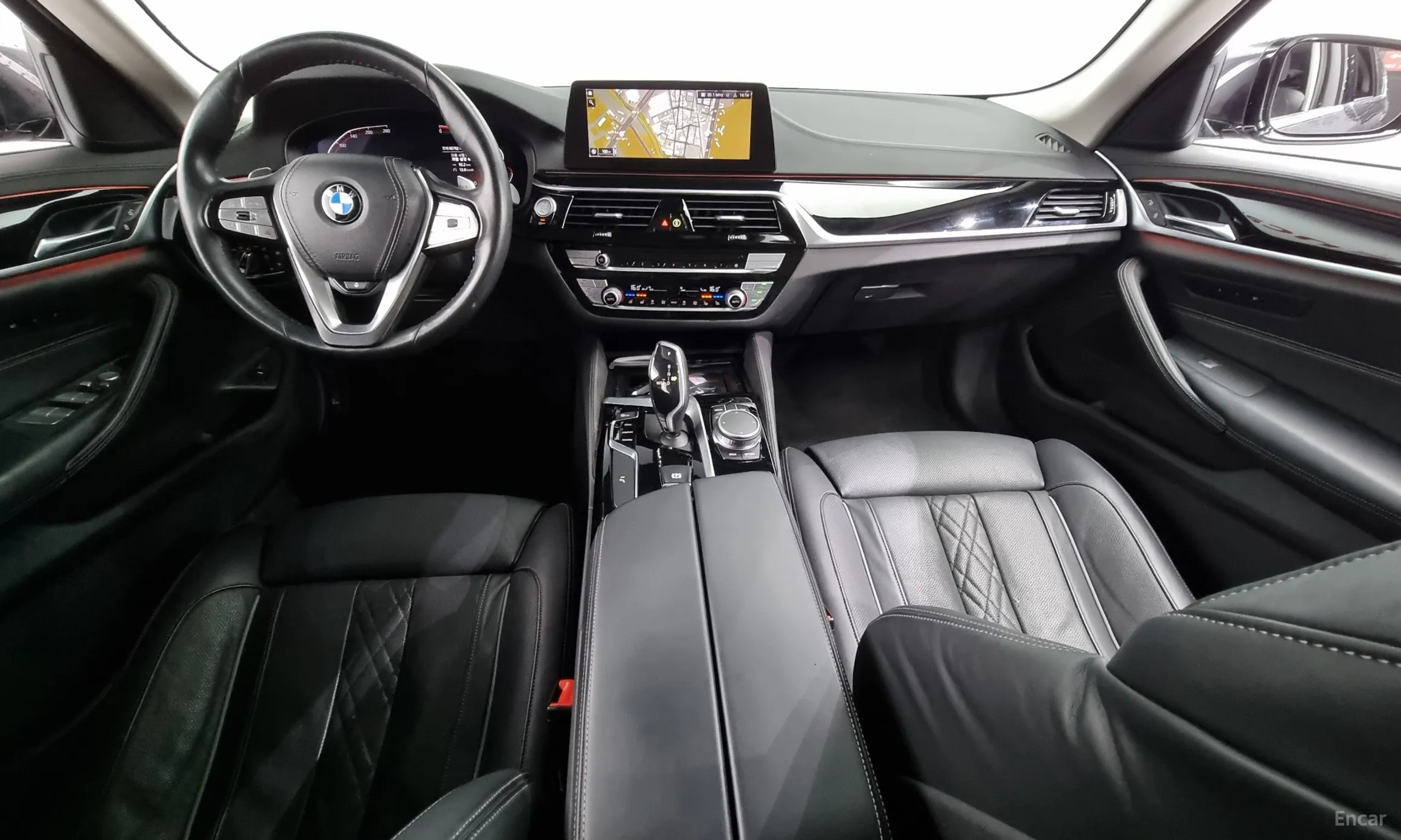 BMW 5 Series (G30) превью 4