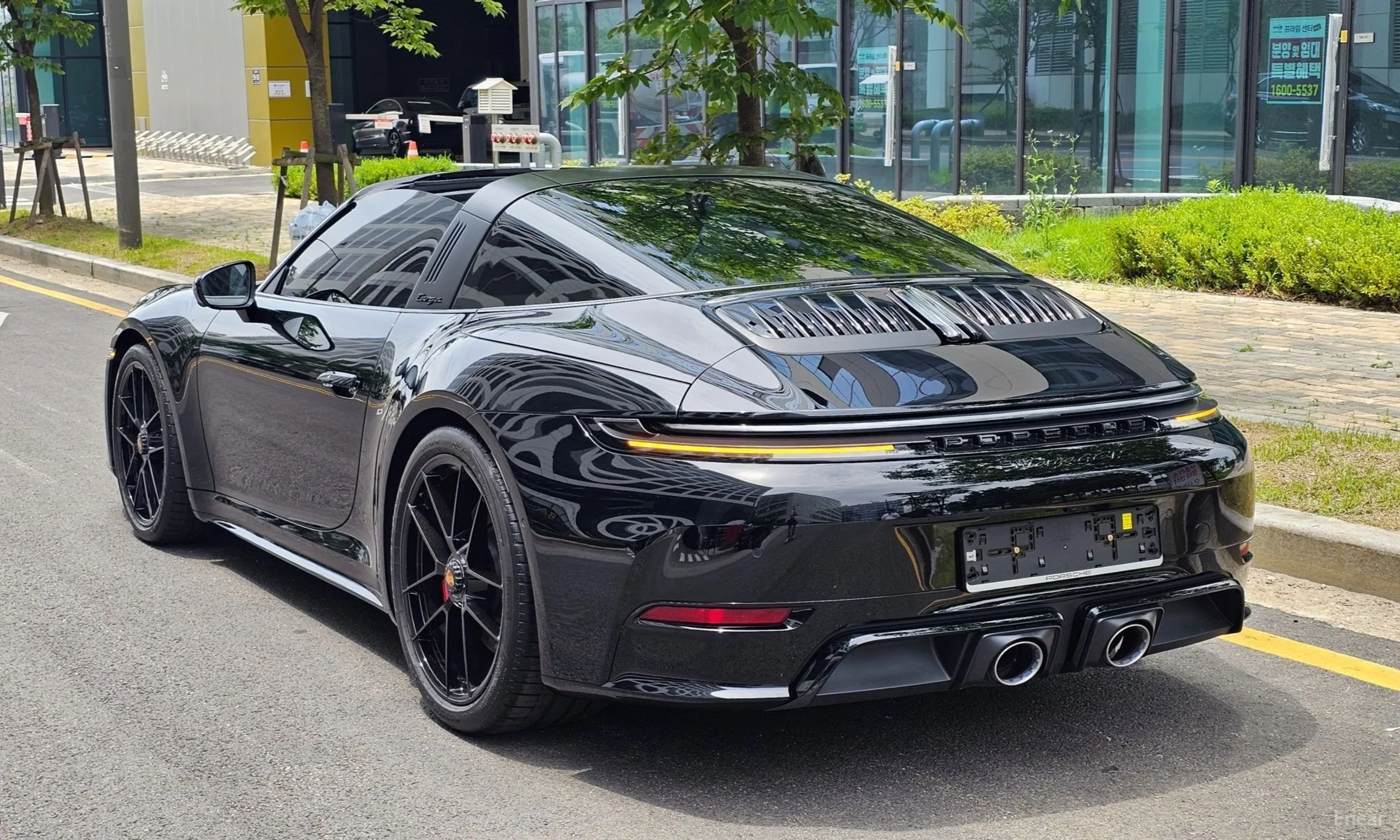 Porsche 911 (992) превью 3
