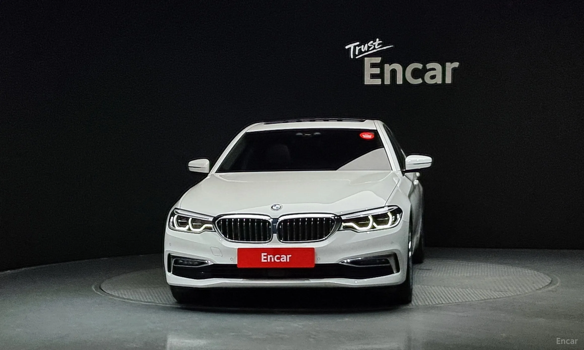 BMW 5 Series (G30) превью 2