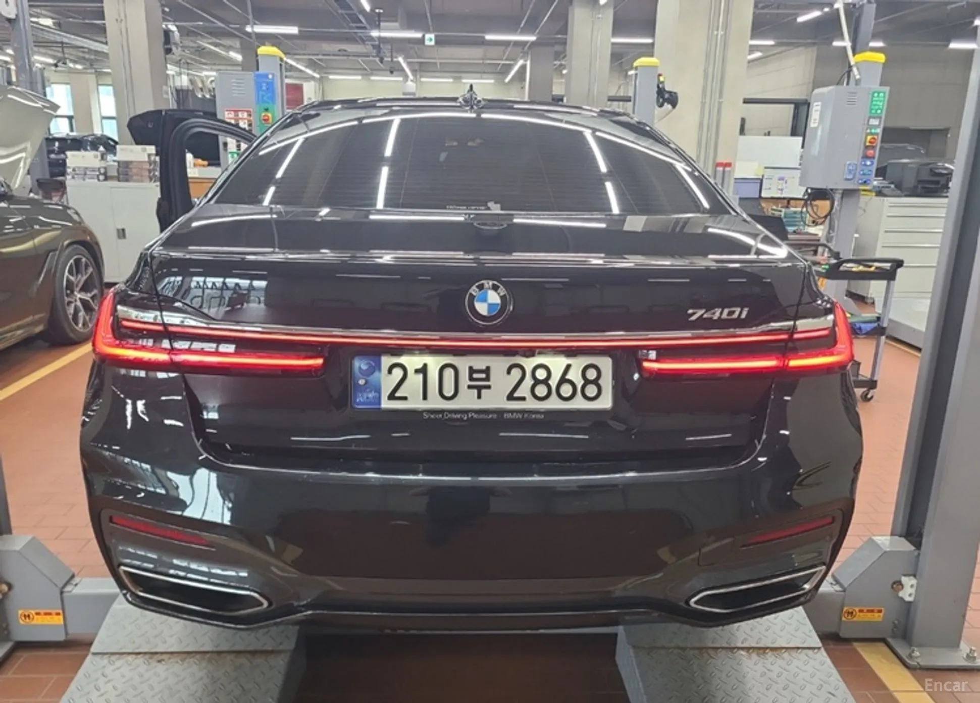 BMW 7 Series (G11) превью 2