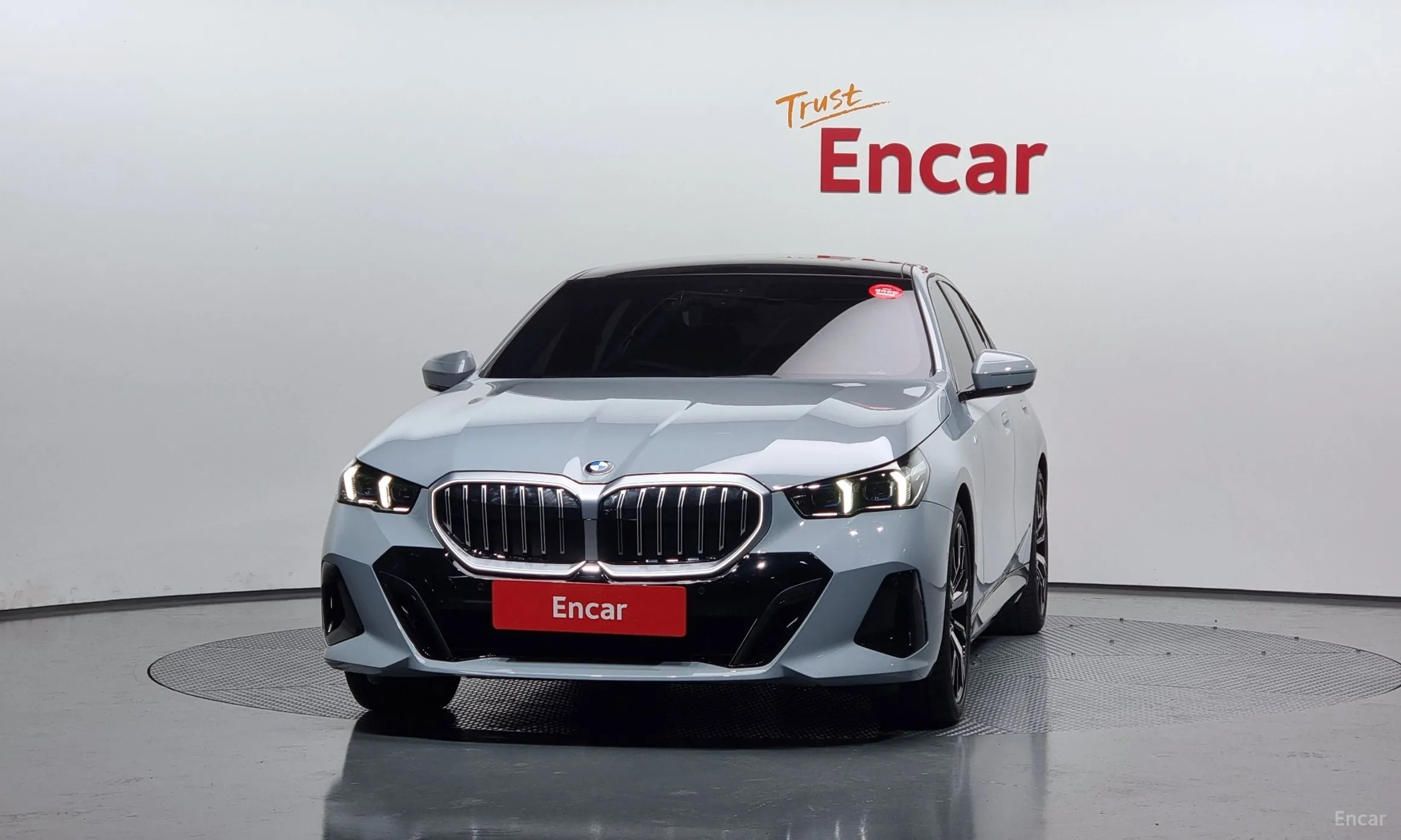 BMW 5 Series (G60) превью 2
