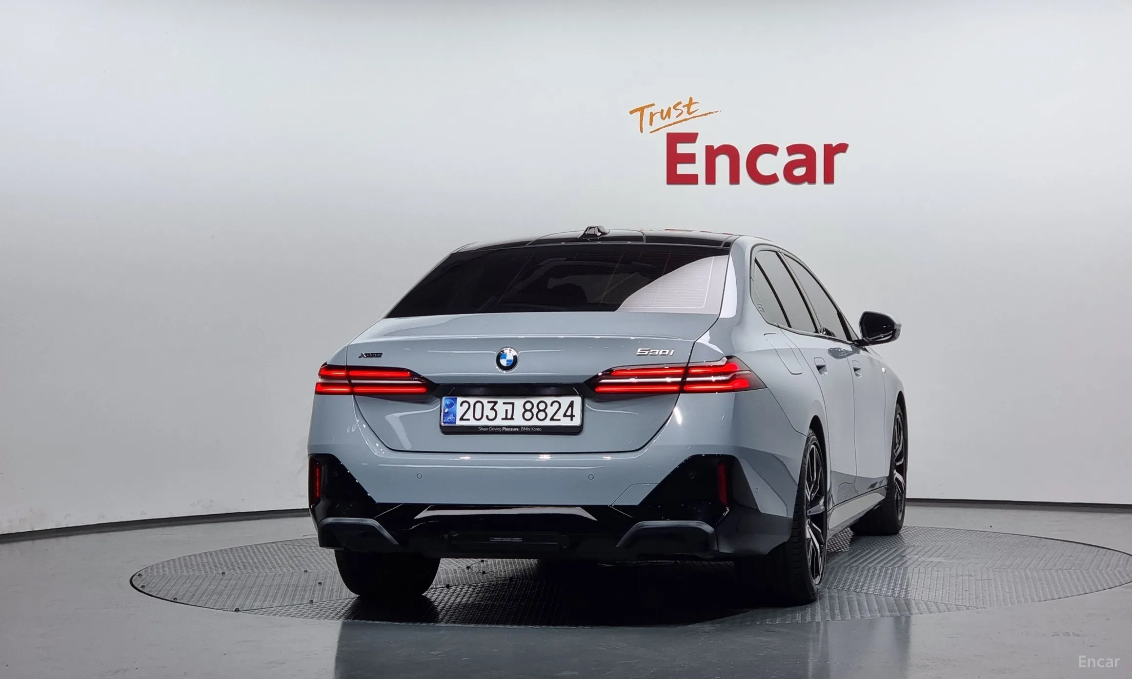 BMW 5 Series (G60) превью 3