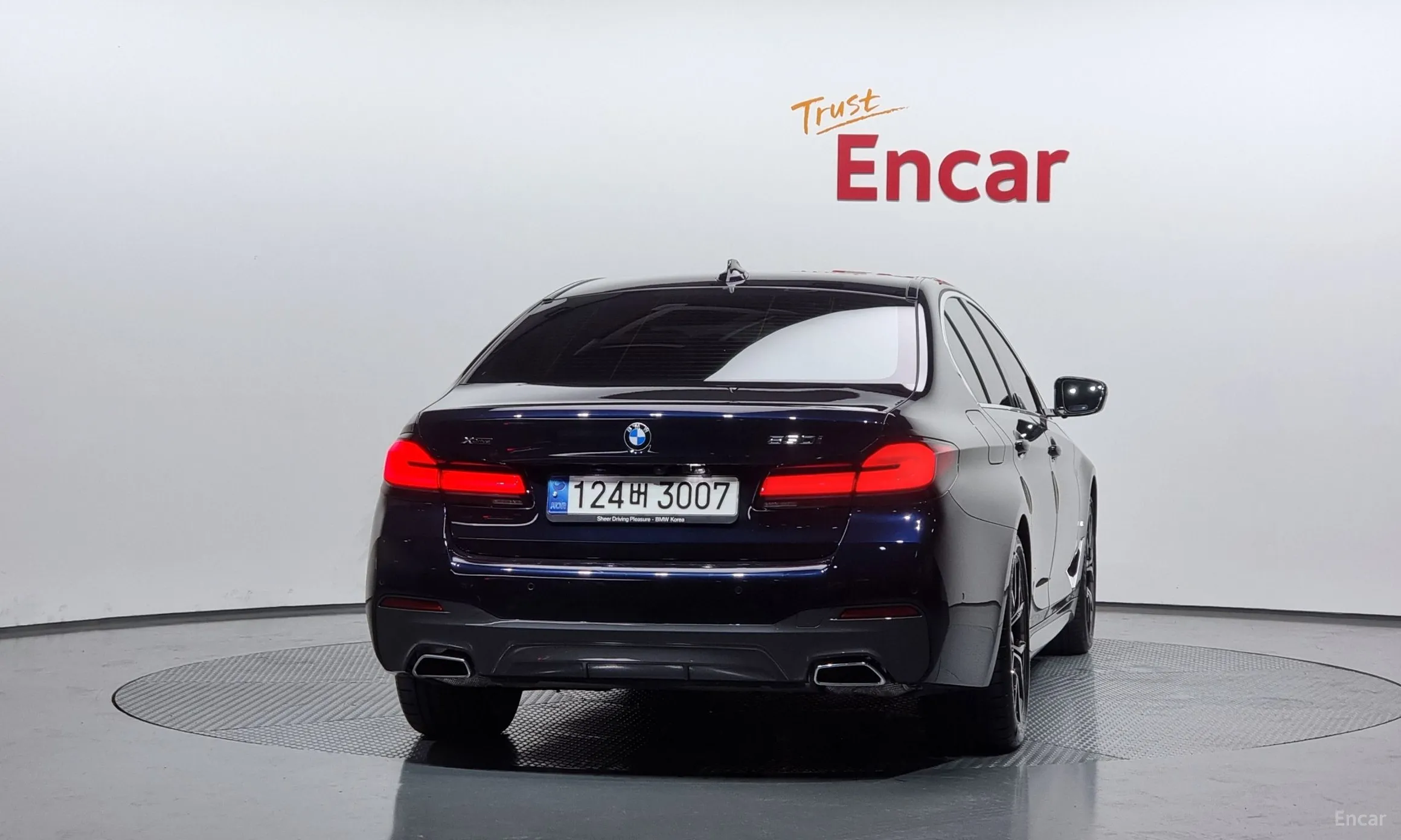 BMW 5 Series (G30) превью 3