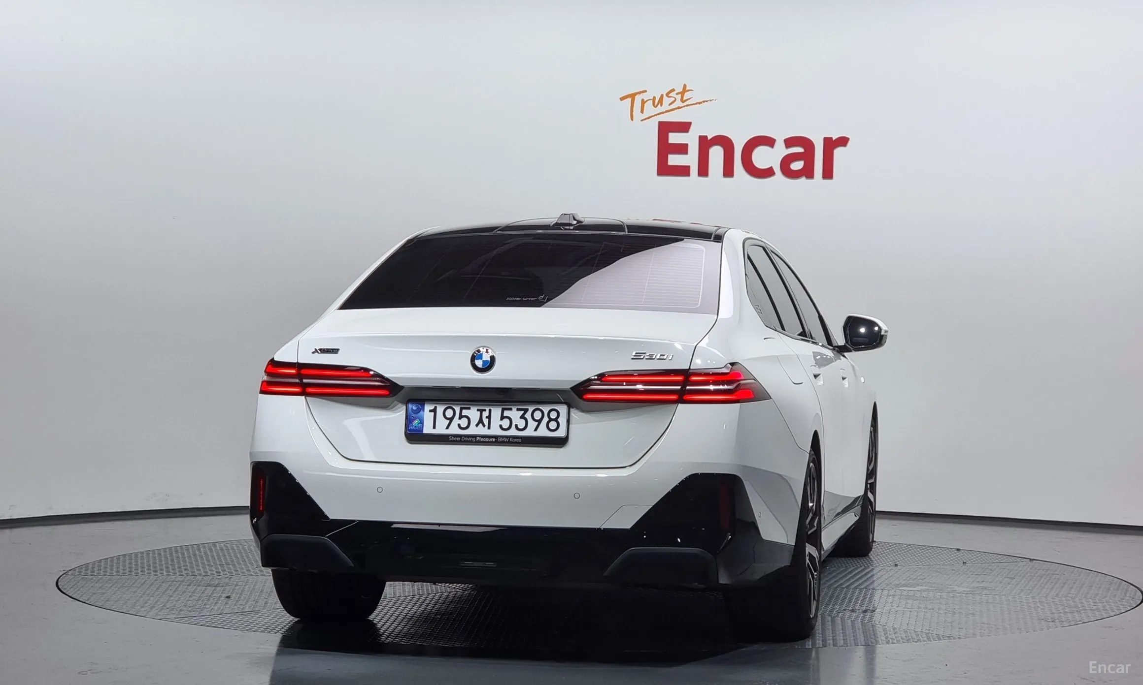 BMW 5 Series (G60) превью 3