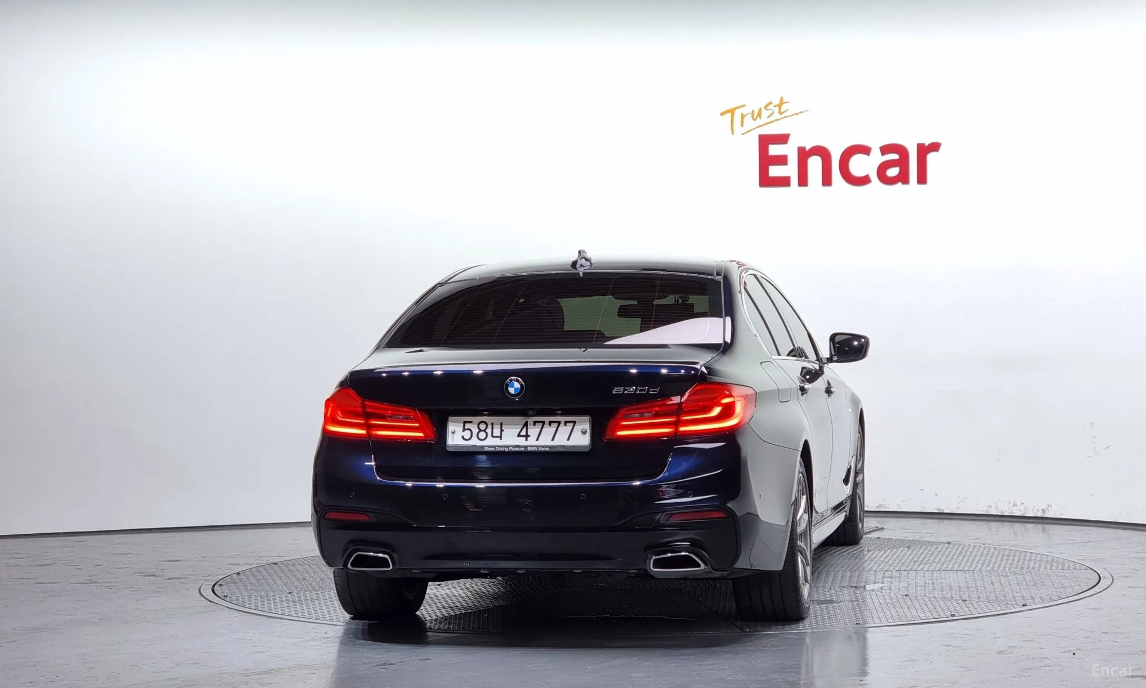 BMW 5 Series (G30) превью 3