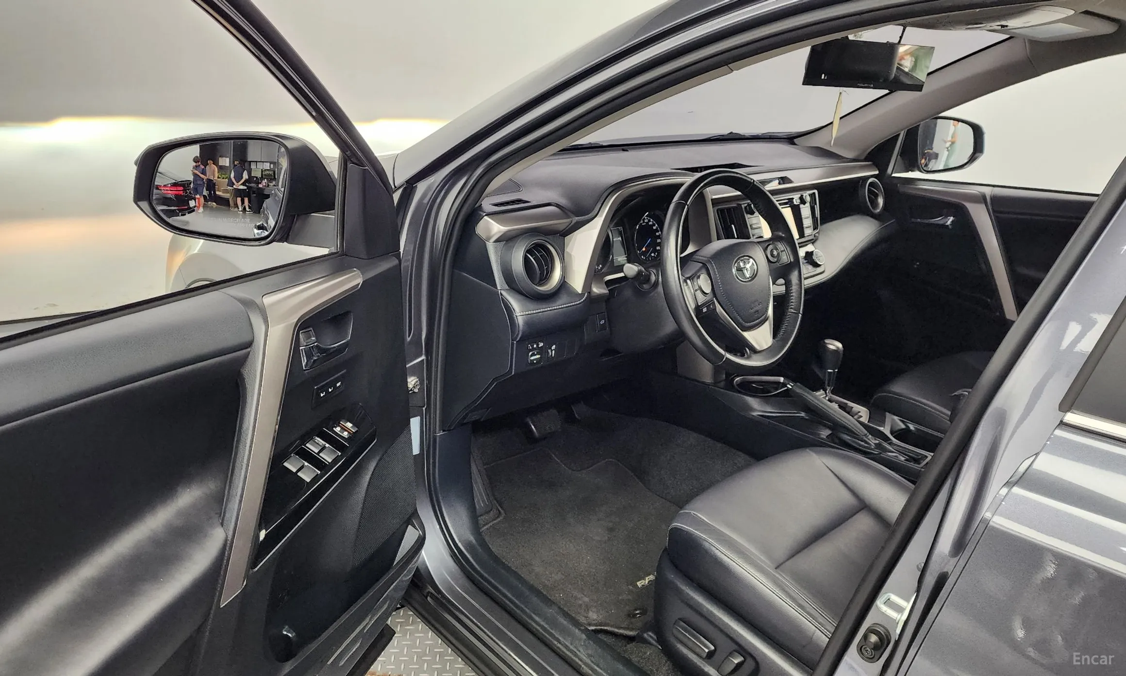 Toyota RAV4 превью 10