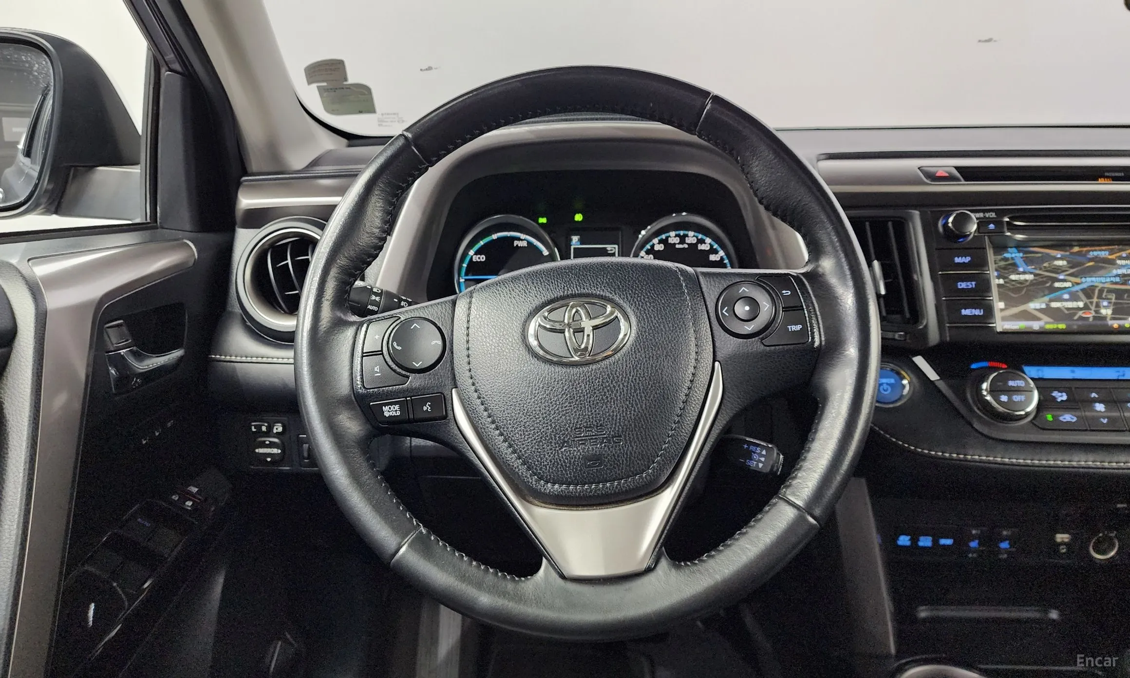 Toyota RAV4 превью 13