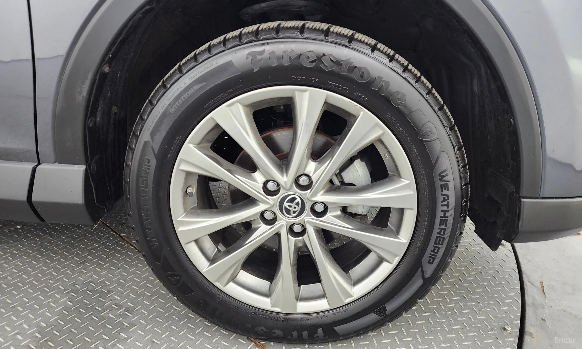 Toyota RAV4 превью 5