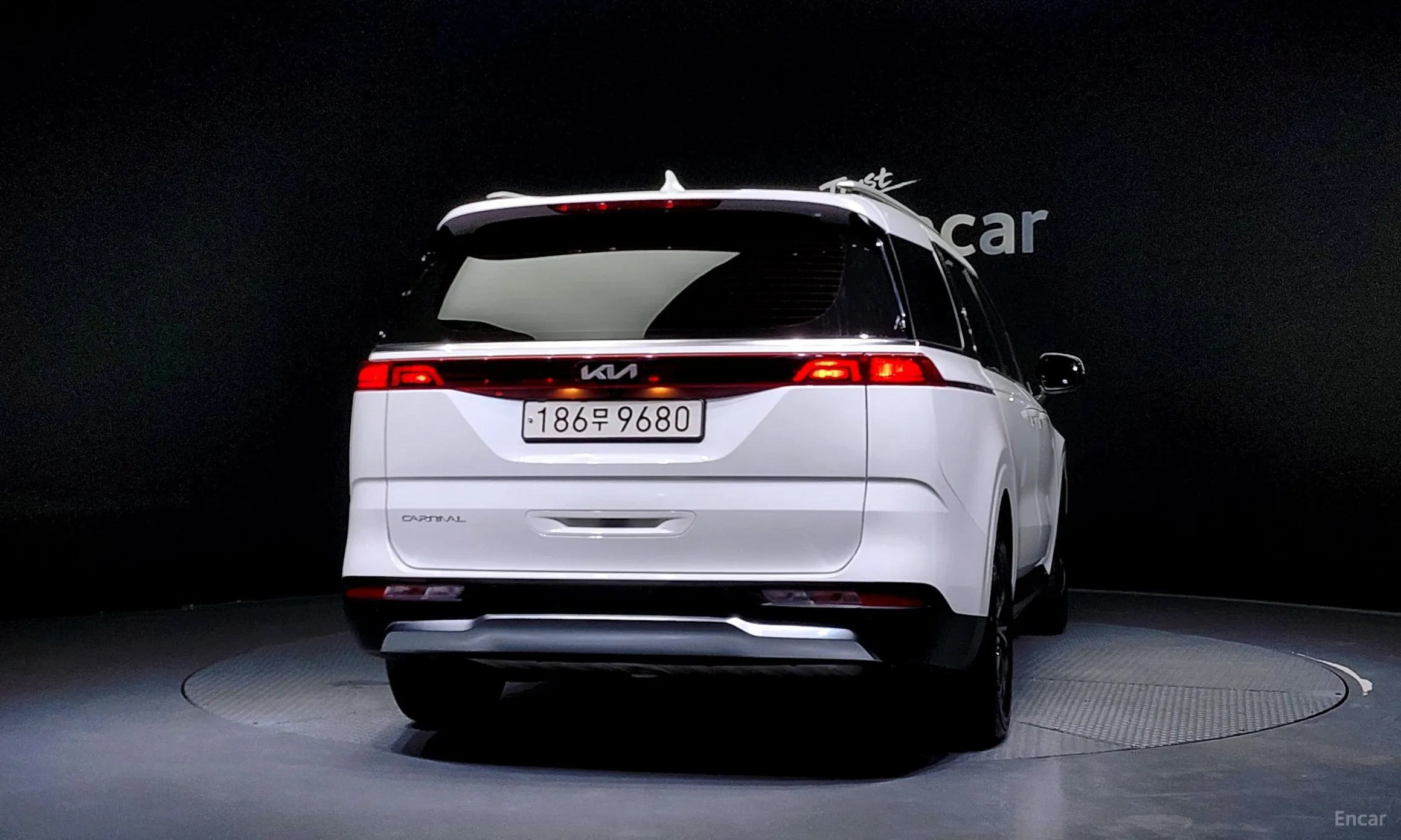 Kia Carnival Gen 4 превью 3