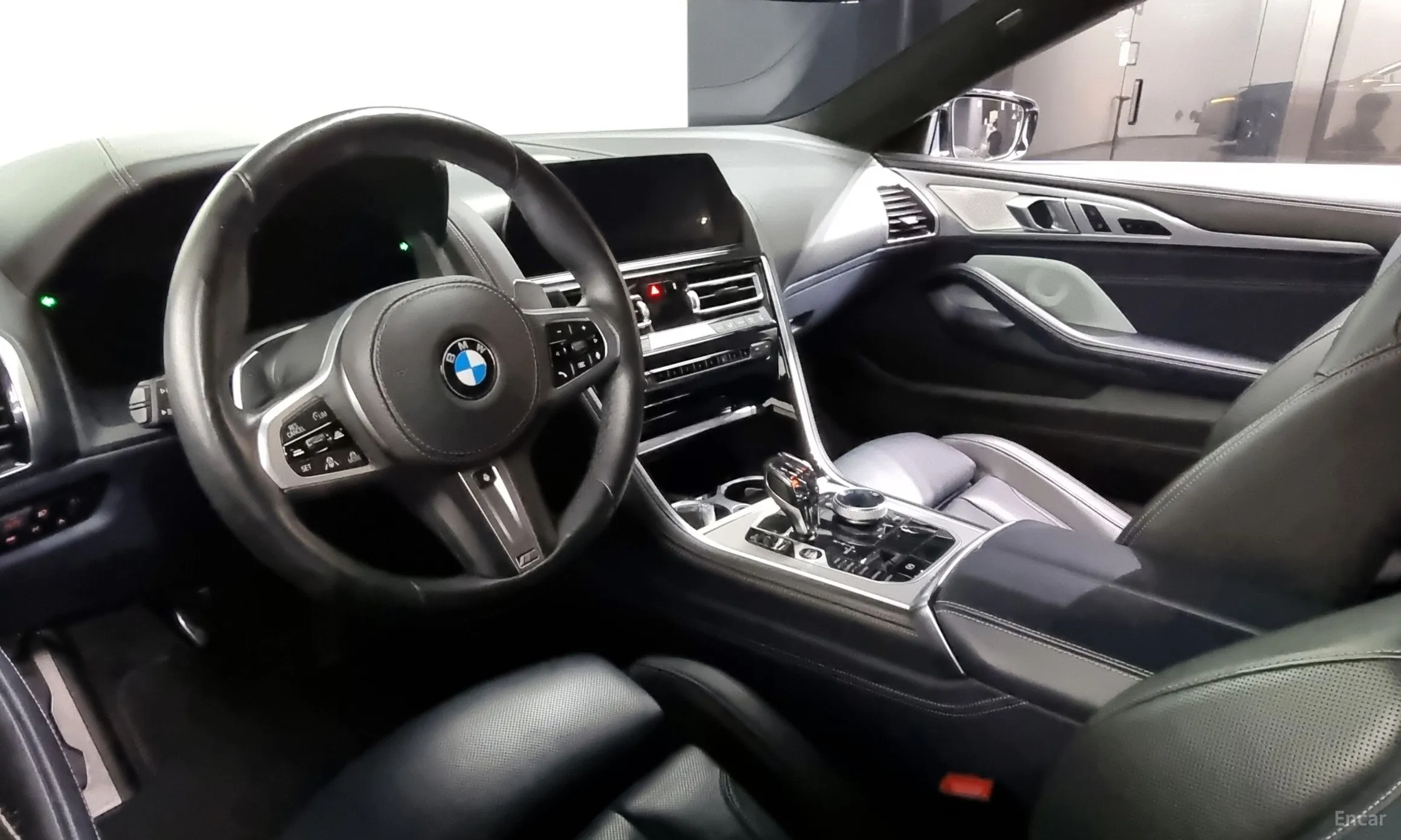 BMW 8-series (G15) превью 4