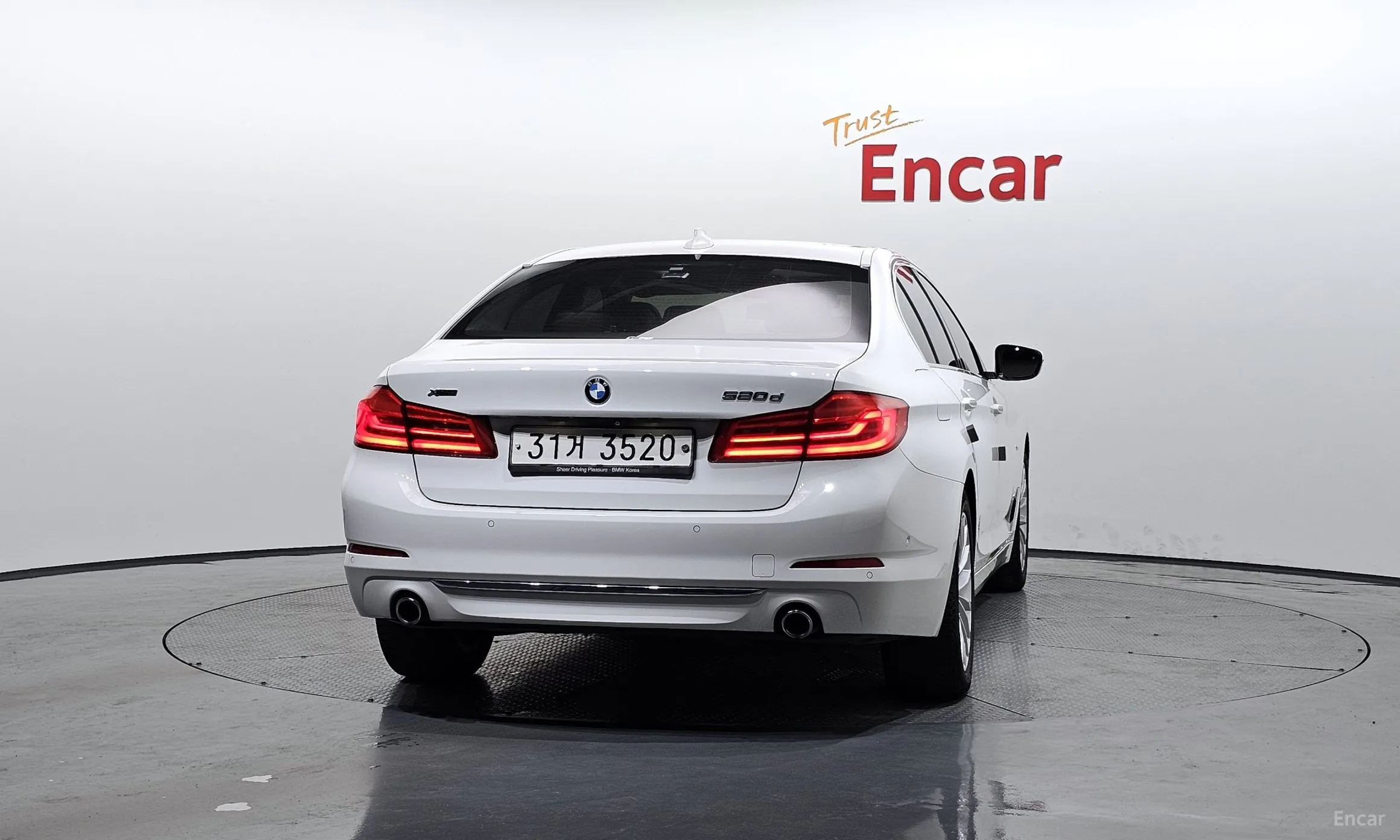 BMW 5 Series (G30) превью 3