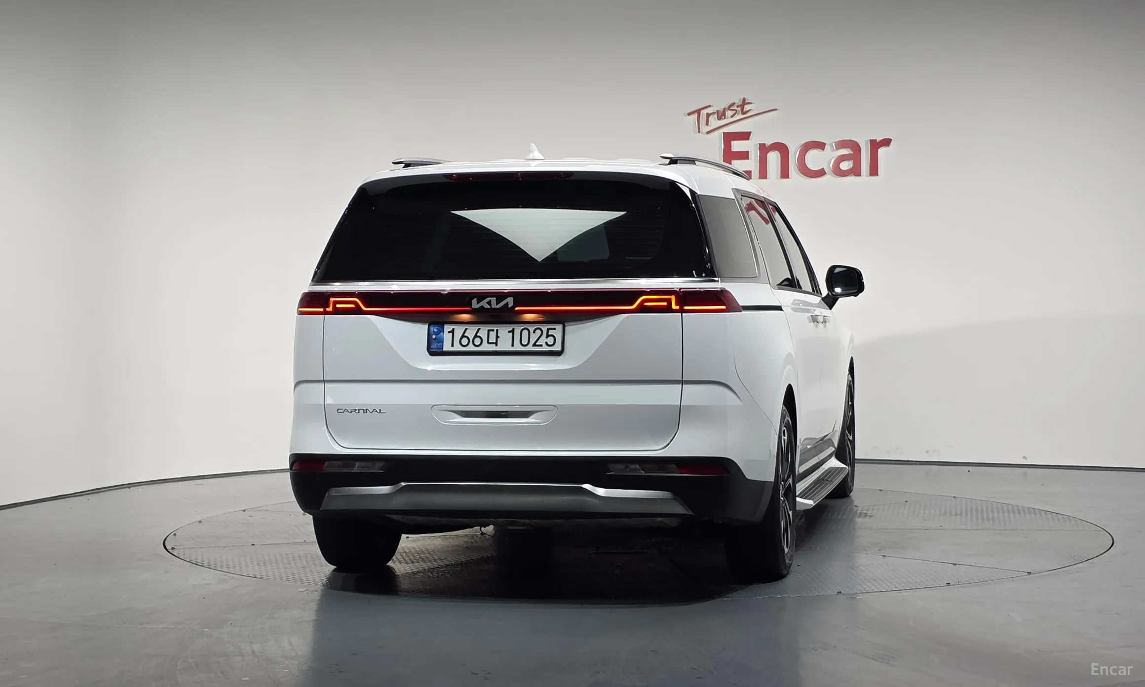 Kia Carnival Gen 4 превью 3