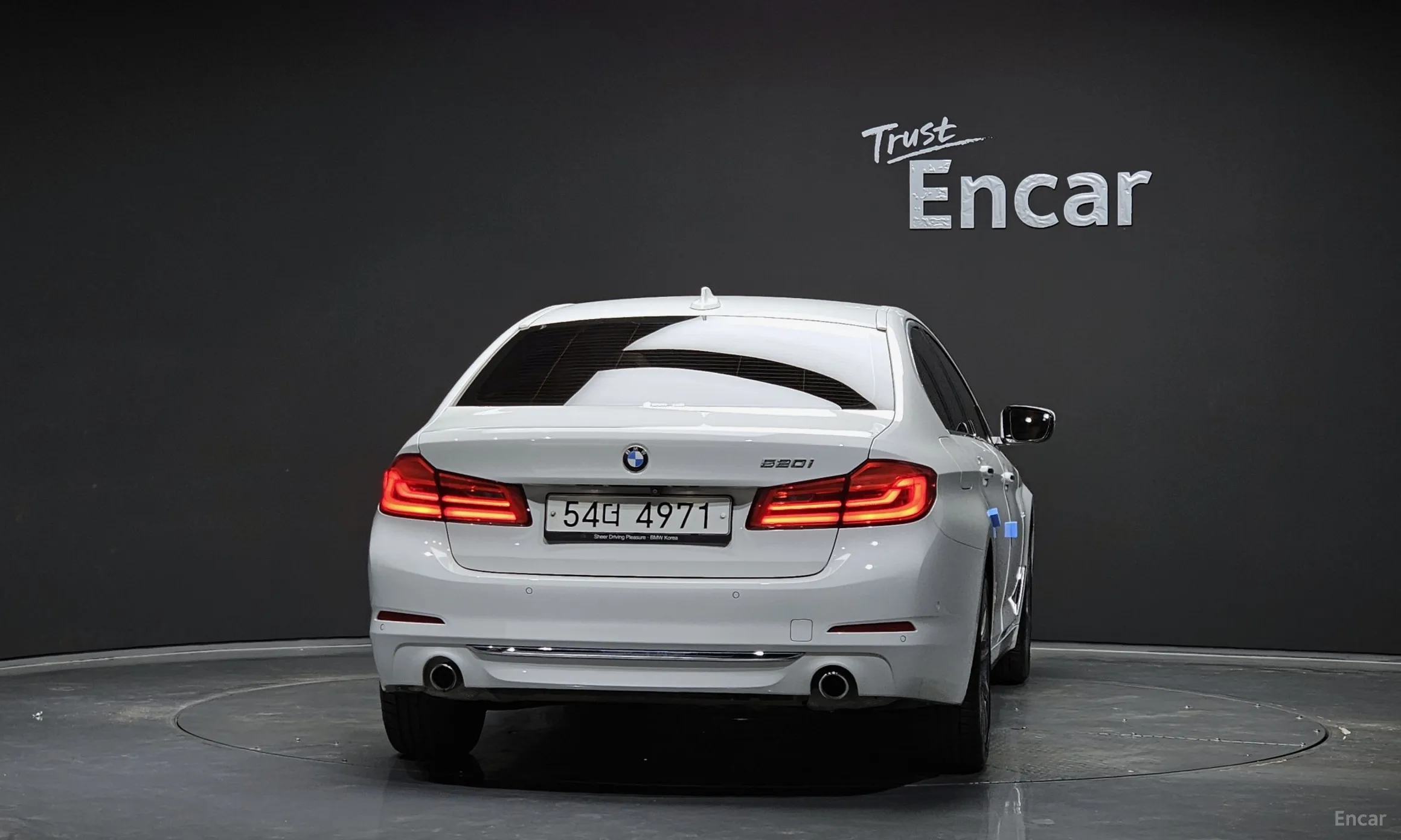 BMW 5 Series (G30) превью 3