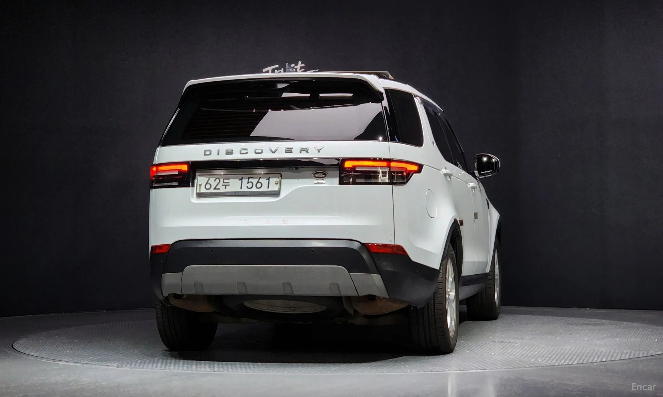 Land Rover Discovery 5 превью 3